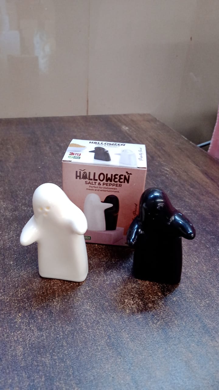 10442 Salt and Pepper Seasoning and Spice Shakers Cute Plastic (2 Pcs Set) - Image 7