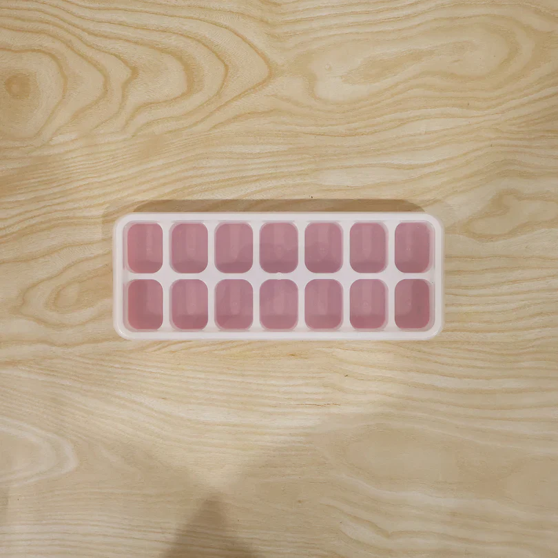 24031 Pink Plastic Ice Cube Tray with Lid - 14 Grid Multipurpose Mold - Image 9