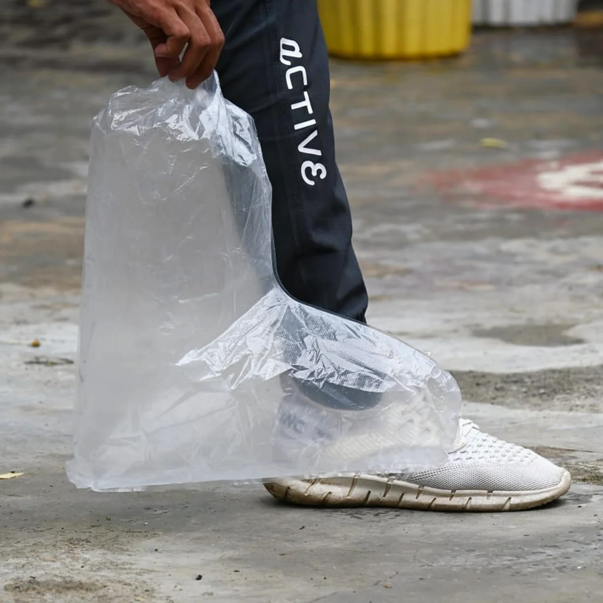 AM5606 3 In 1 Rain Cover Kit - Raincoat with Mobile Cover & Shoe Cover - Image 7