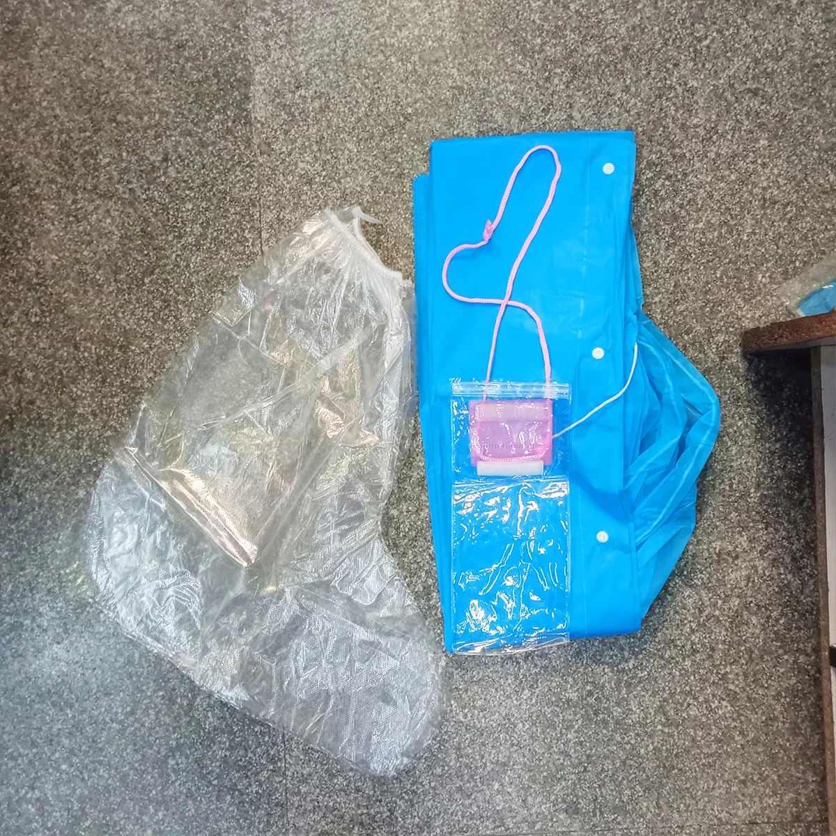 AM5606 3 In 1 Rain Cover Kit - Raincoat with Mobile Cover & Shoe Cover - Image 9