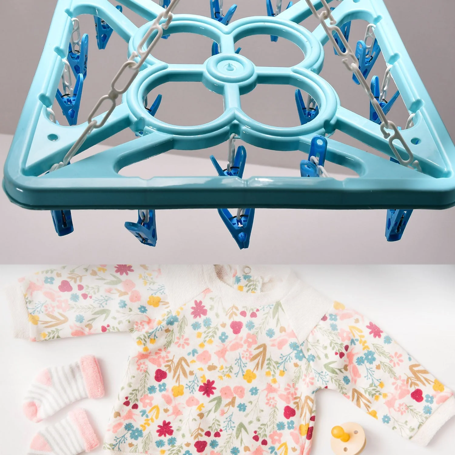 7285 Sqaure Portable & Rotatable Clips Cloth Hanger - Image 6