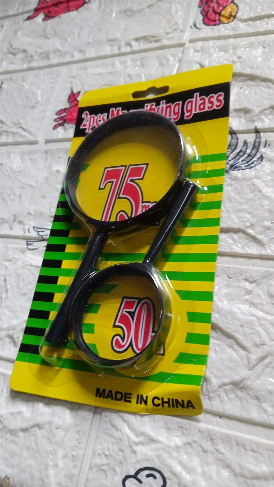 9144 Magnifying glass Lens - reading aid made of glass - real glass magnifying glass that can be used on both sides - glass breakage-proof magnifying glass, Protect Eyes, 75mm & 50mm (2pc Set) - Image 8