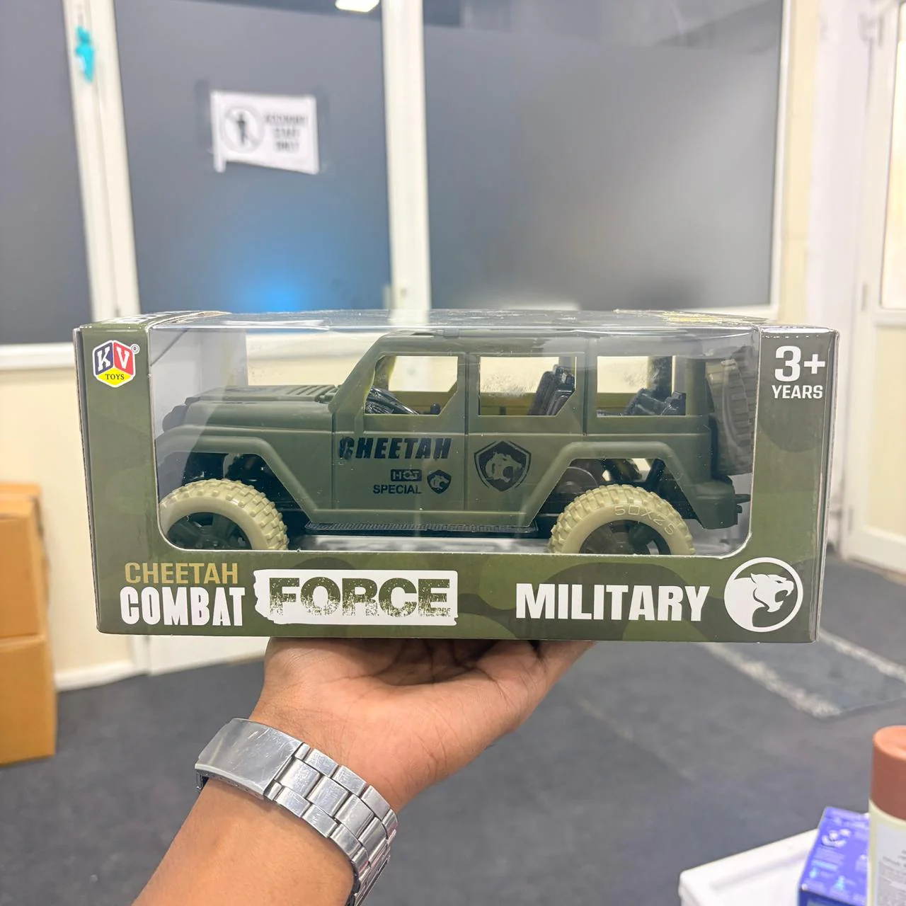 A06486 Cheetah Combat Force Military Friction Powered Toy Jeep - Image 3