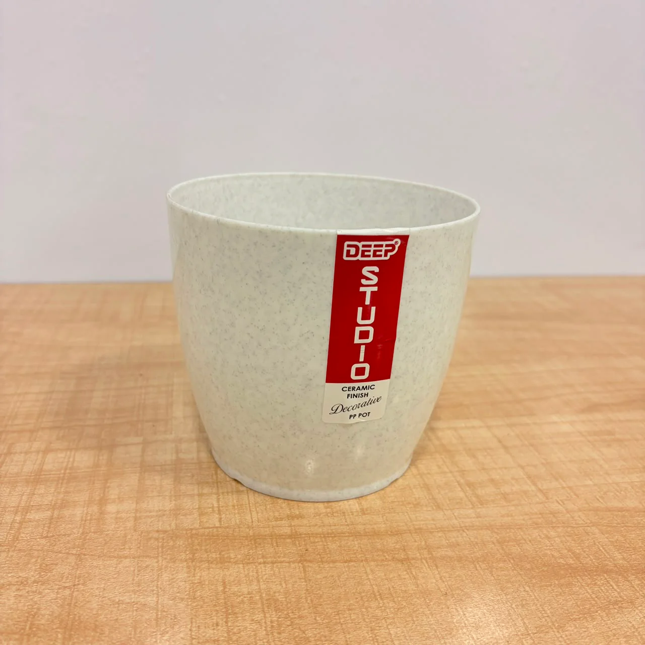 A06536 4-Inch Premium White Plastic Planter Pot (Pack of 1) - Image 2