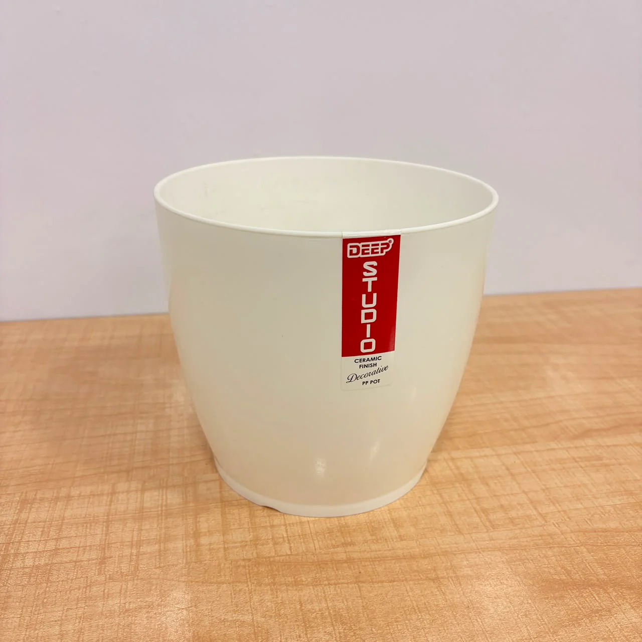 A06537 6-Inch Premium White Plastic Planter Pot (Pack of 1) - Image 2