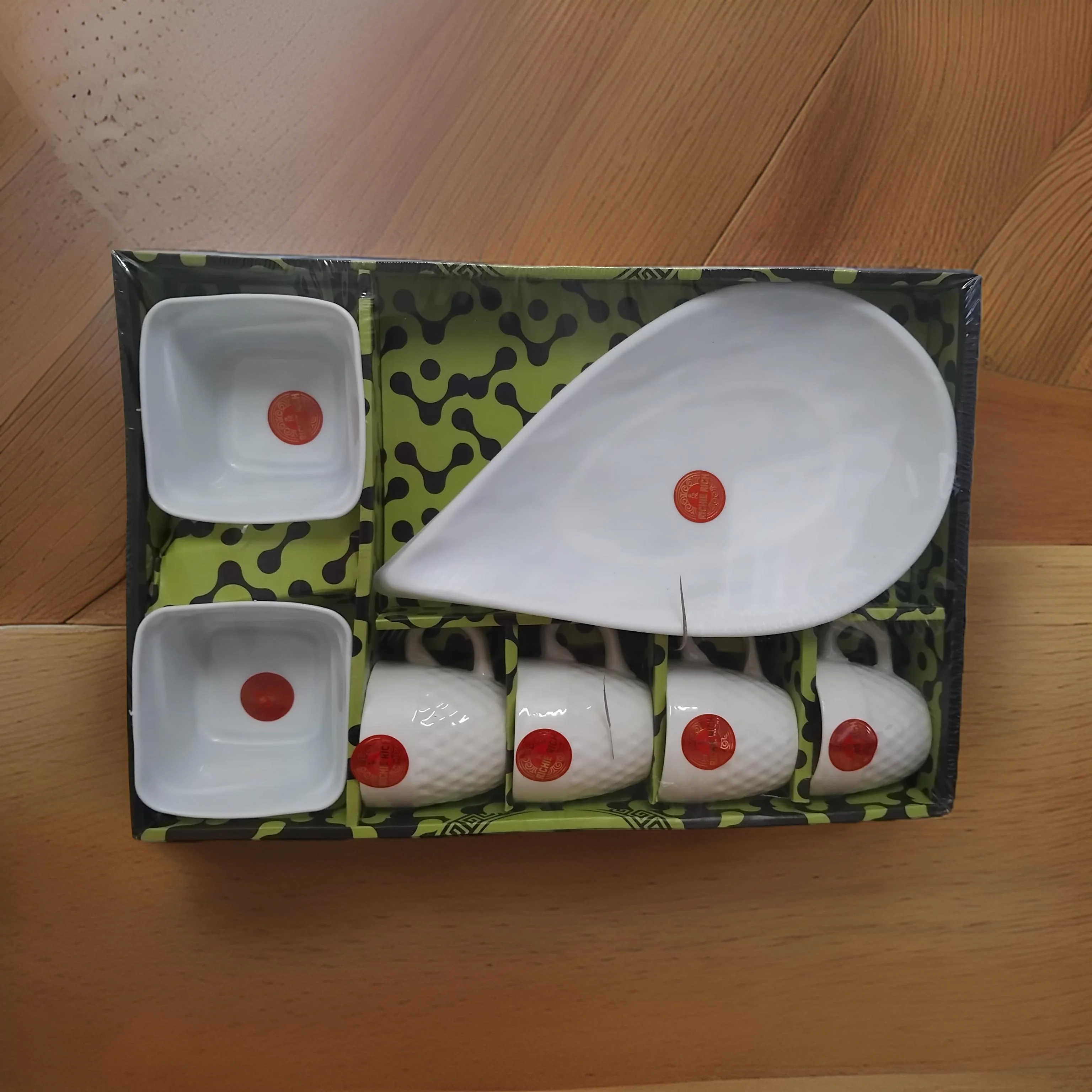 AM3098 Bombay Bliss Ceramic 4 piece Cup, Plastic 2 Piece Bowl & 1 Piece Platter Set Of 7 Piece - Image 2