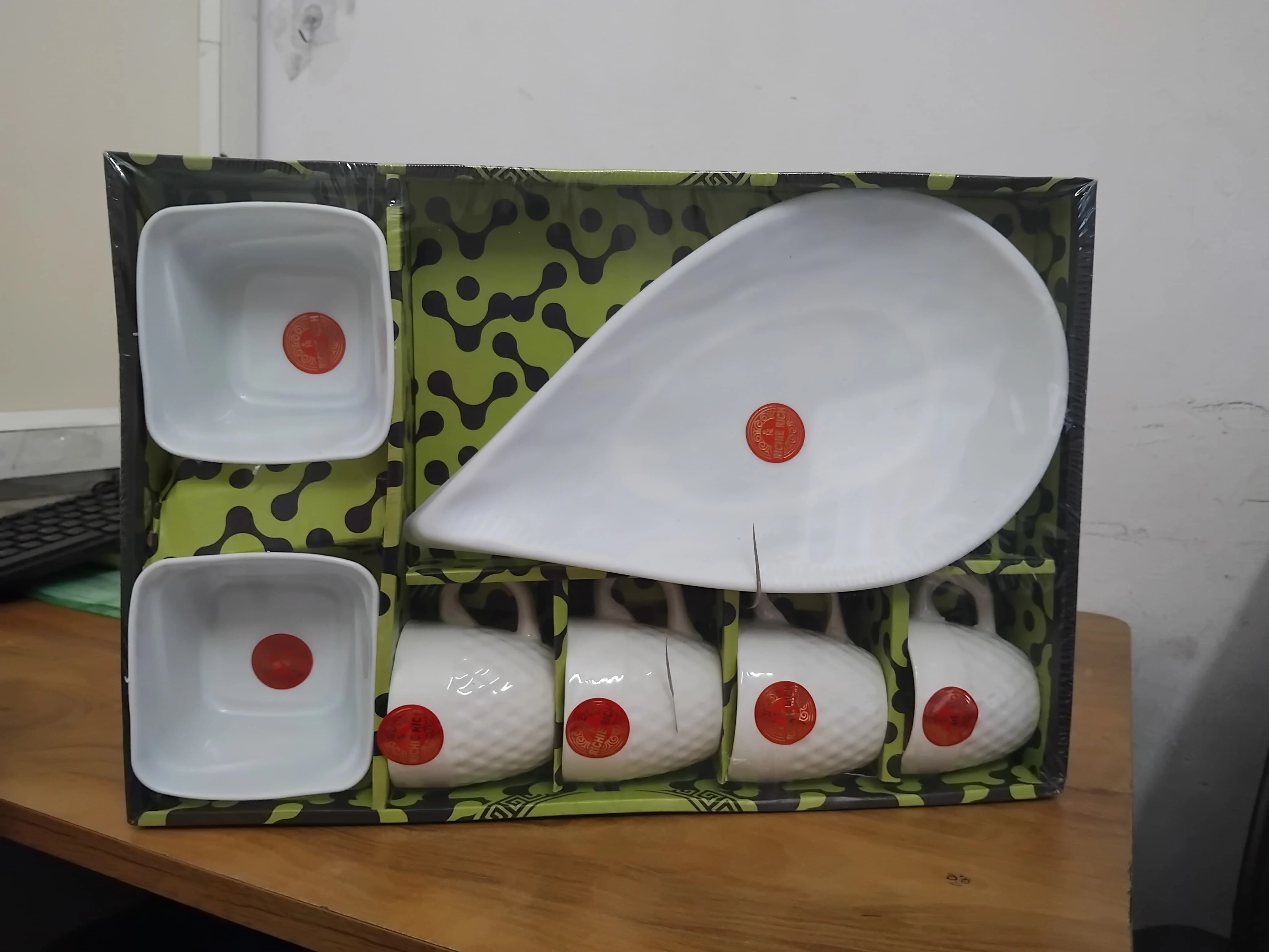 AM3098 Bombay Bliss Ceramic 4 piece Cup, Plastic 2 Piece Bowl & 1 Piece Platter Set Of 7 Piece - Image 4