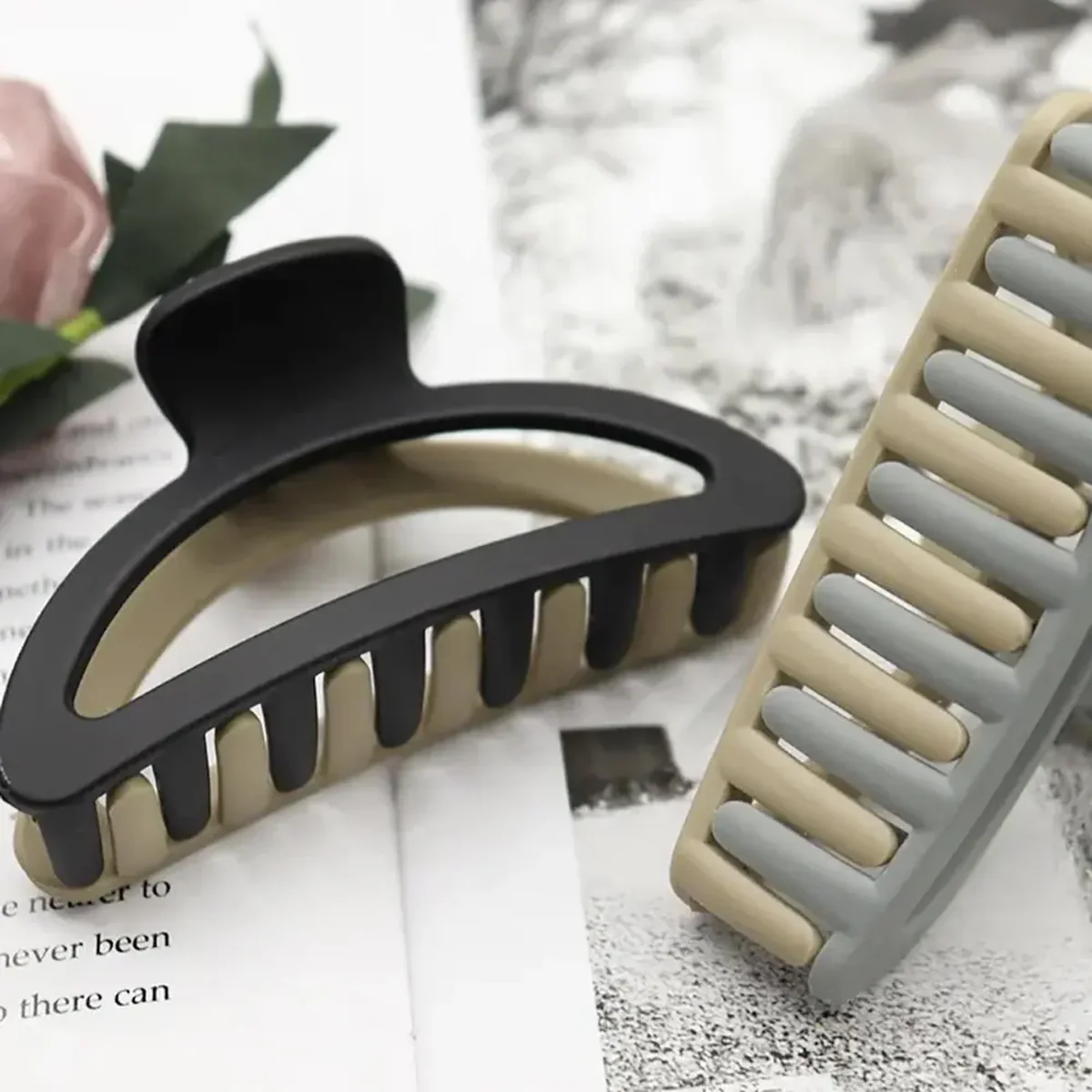 AM1080 Metro Butterfly Hair Clip - Image 2