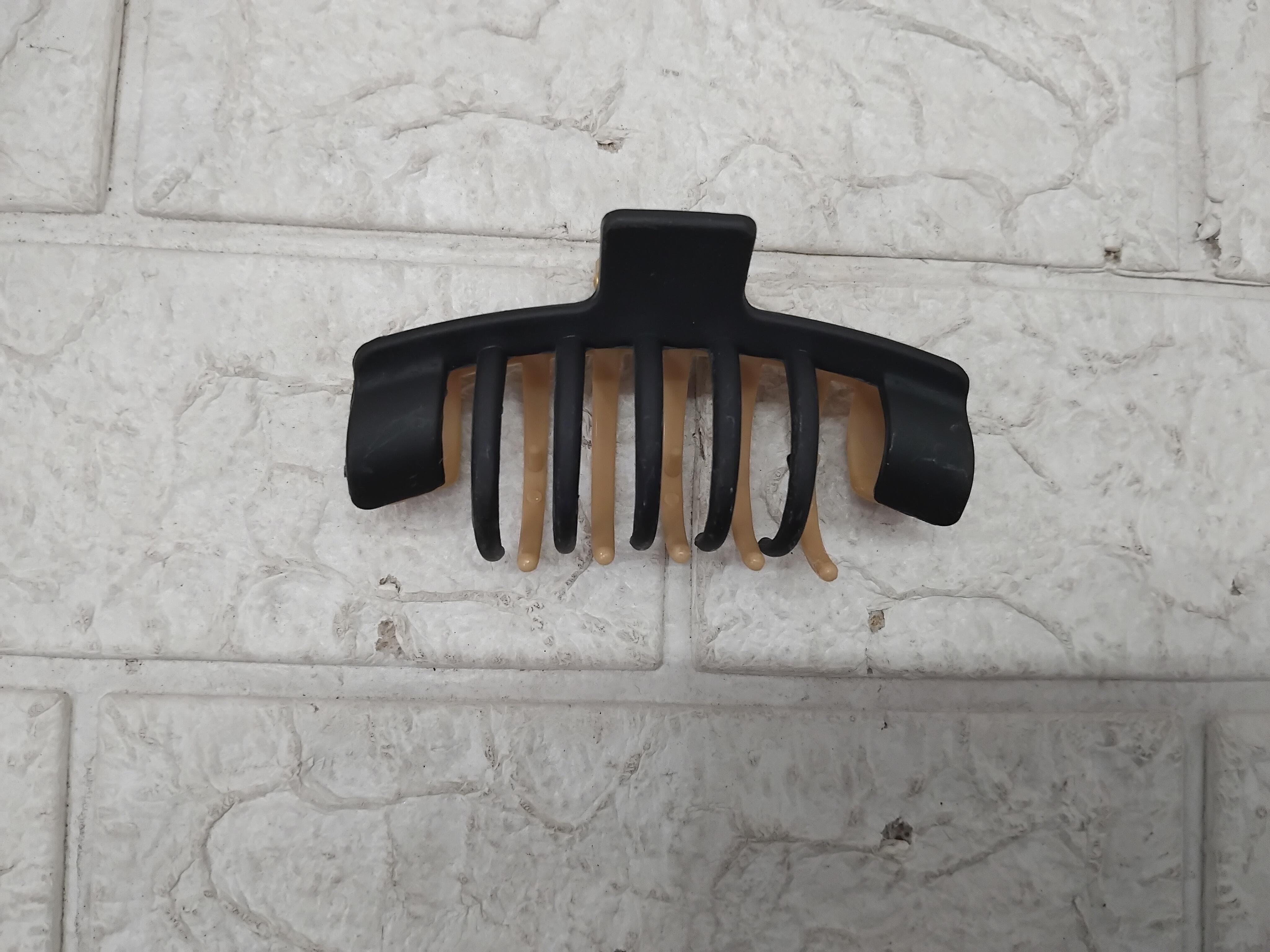 AM1204 ZigZag Hair Claw for Women - Image 4
