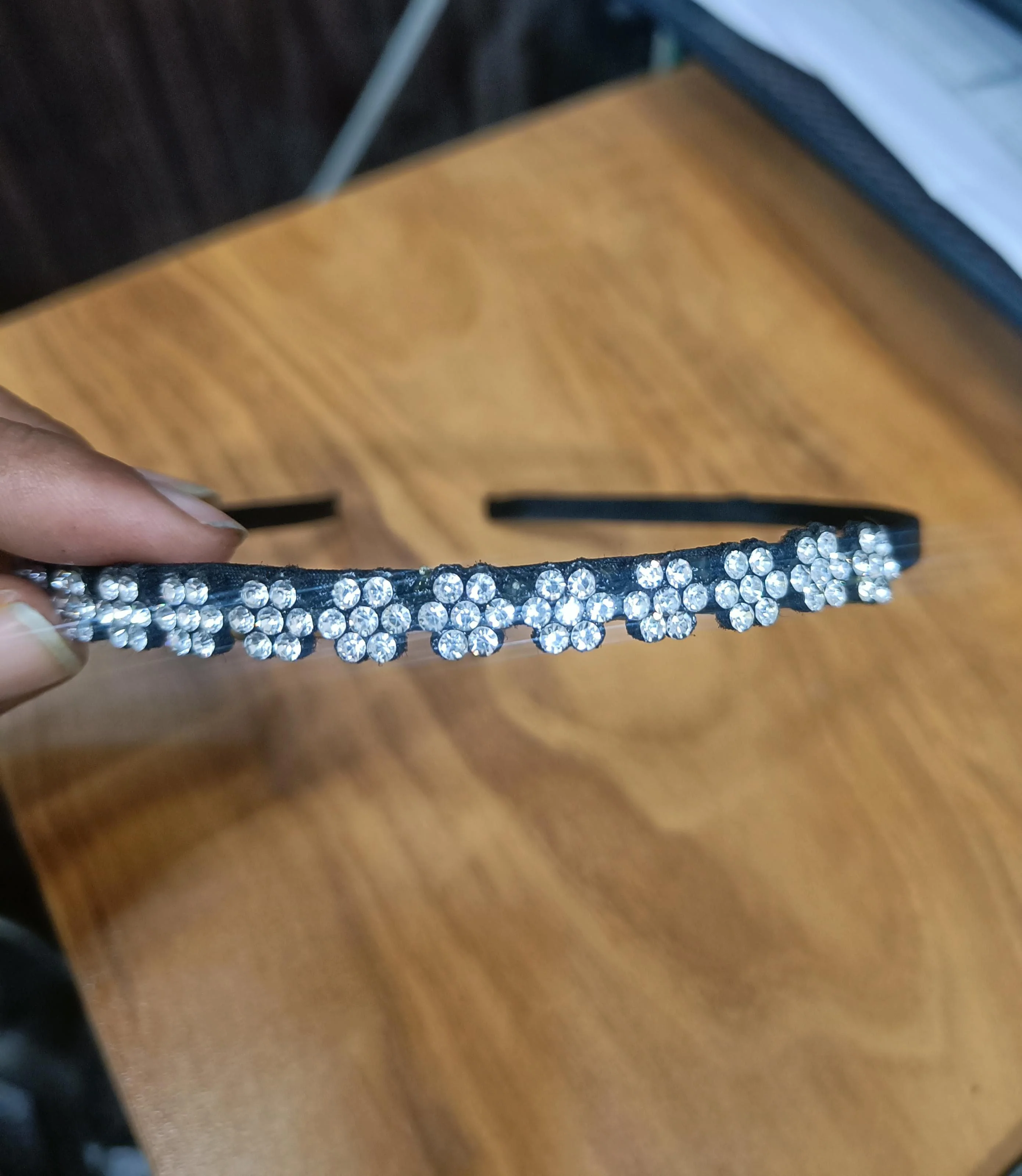AM1225 Hair band Silver Stone flowers Design Black - Image 6