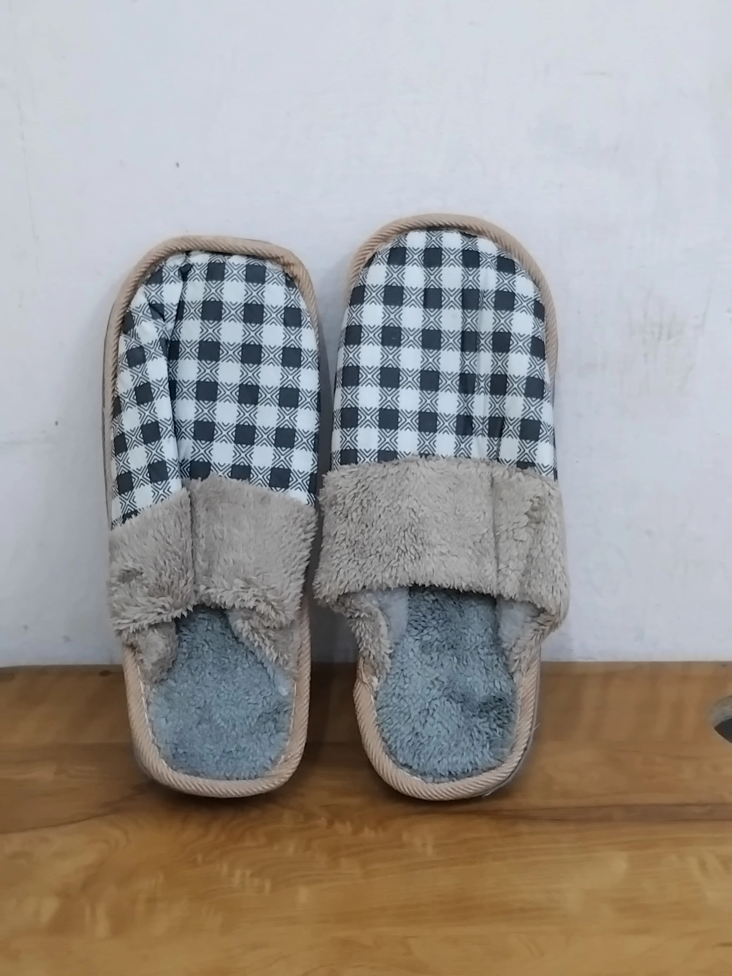 AM2429 Winter Cozy Plaid Slippers Men & Women Size- 44, 45 – Soft, Warm & Stylish -Multicolour - Image 4