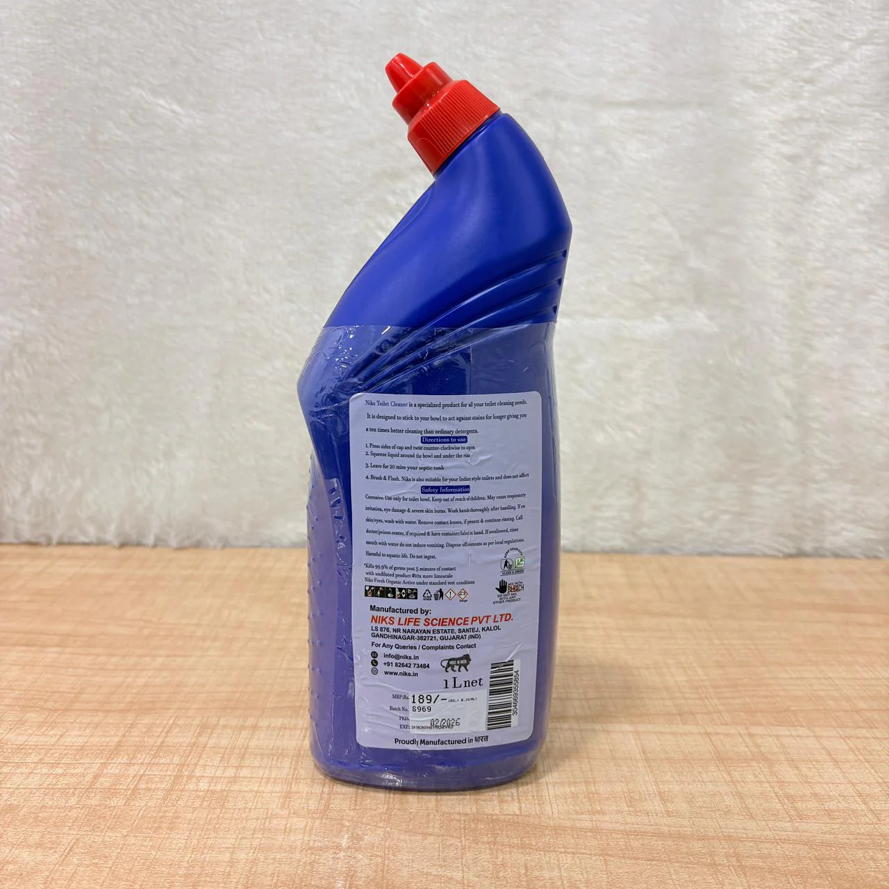AM2543 Toilet Cleaner 1Ltr Ultra Cleaning technique with No acidic odor Makes White pot and Last long then ordinary Toilet Cleaners. - Image 8