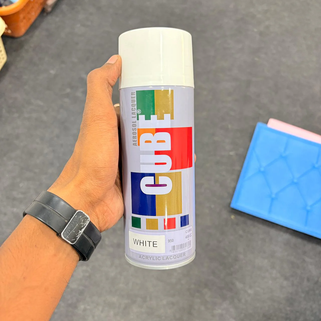 AM2724 Cube Aerosol Acrylic Fast-Drying Spray White Colour -1pcs - Image 3