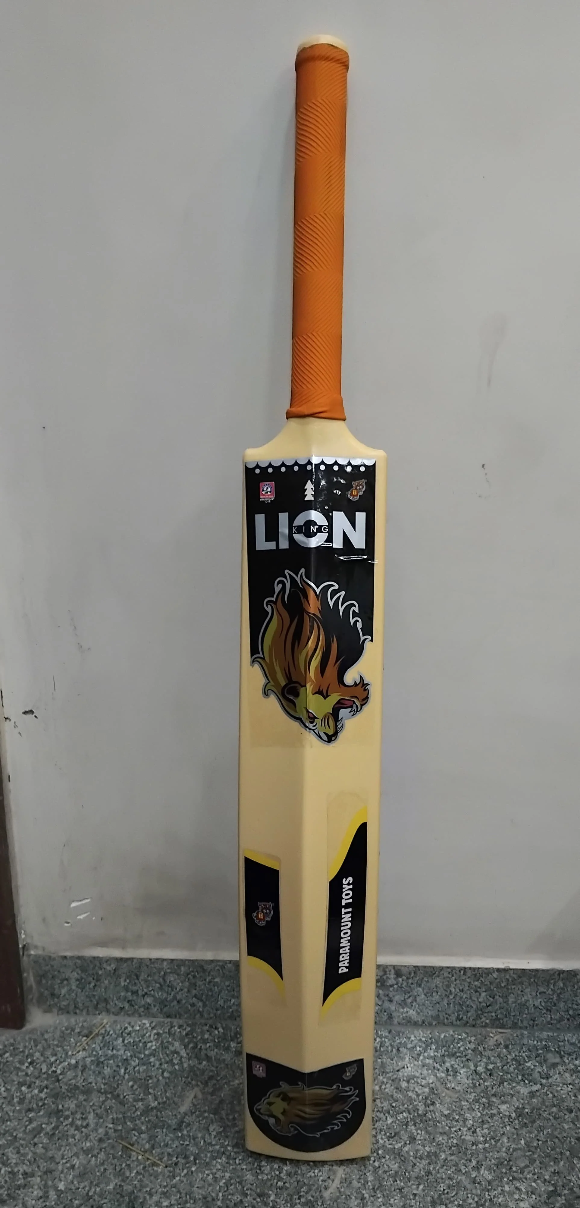 AM2882 Paramount Toys Lion King Plastic Cricket Bat Big - Image 3