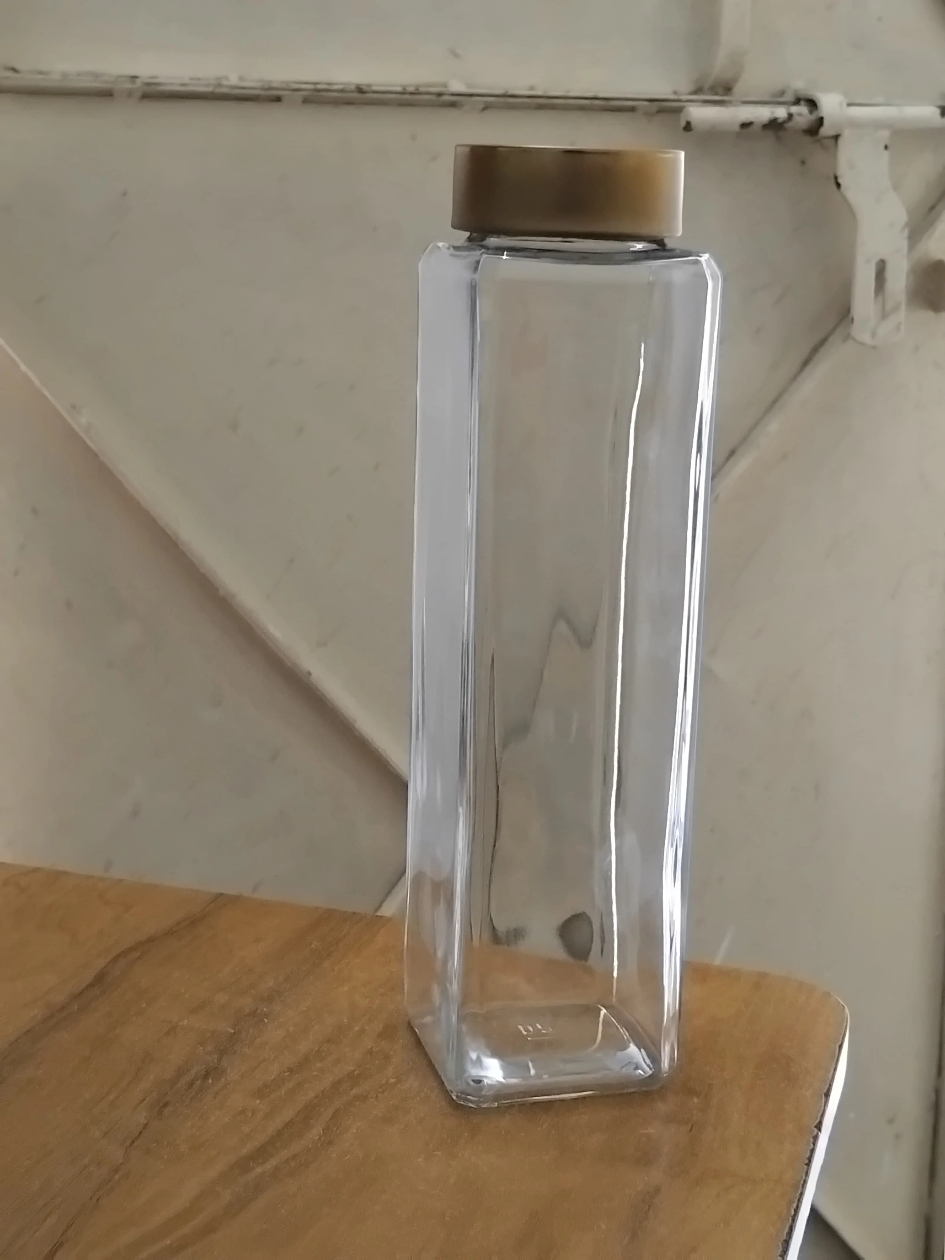 AM3007 Snow Glass Square Water Bottle 750ml Glass Golden Cap / Silver Cap 1 Piece - Image 7