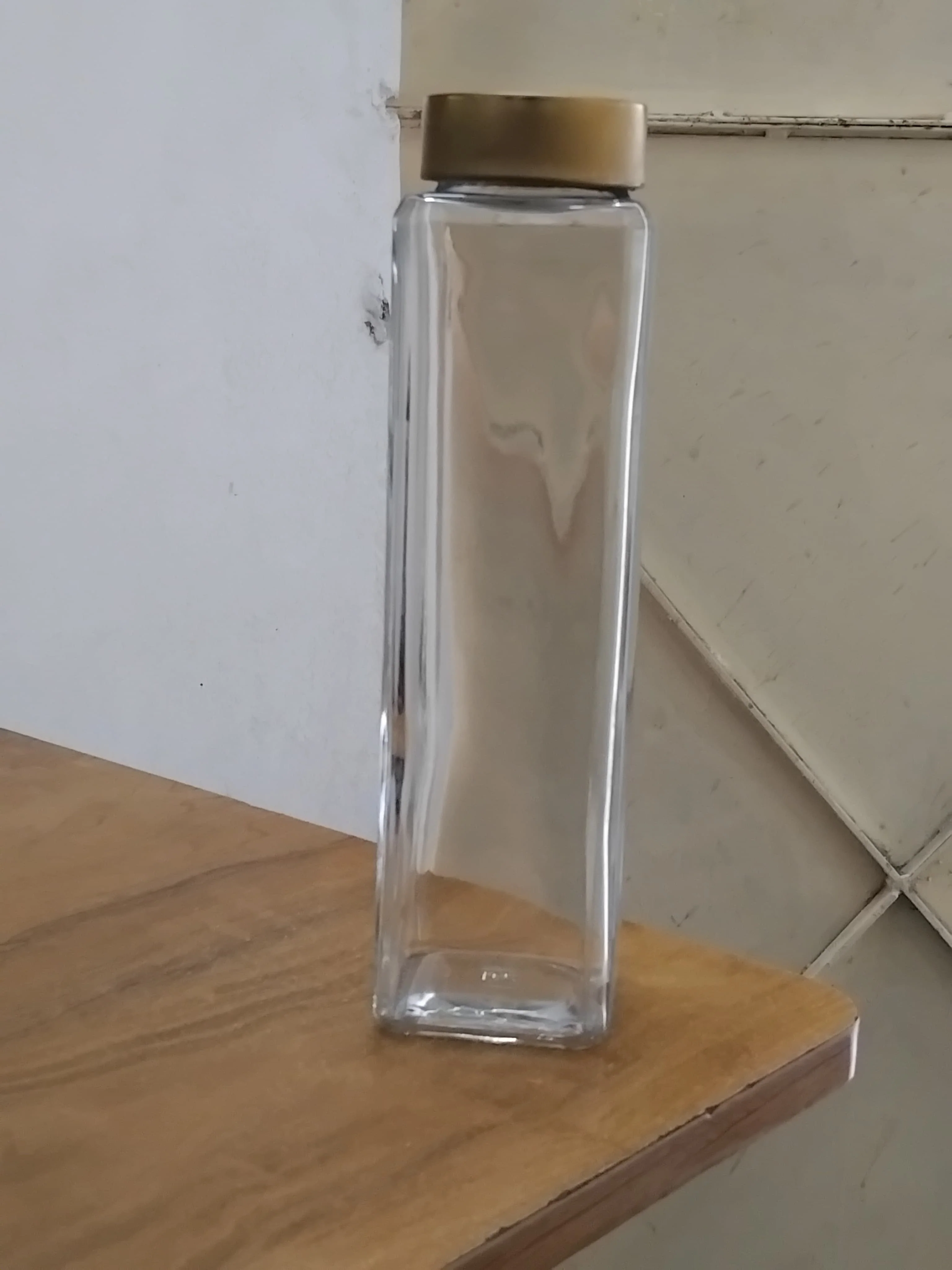 AM3007 Snow Glass Square Water Bottle 750ml Glass Golden Cap / Silver Cap 1 Piece - Image 9