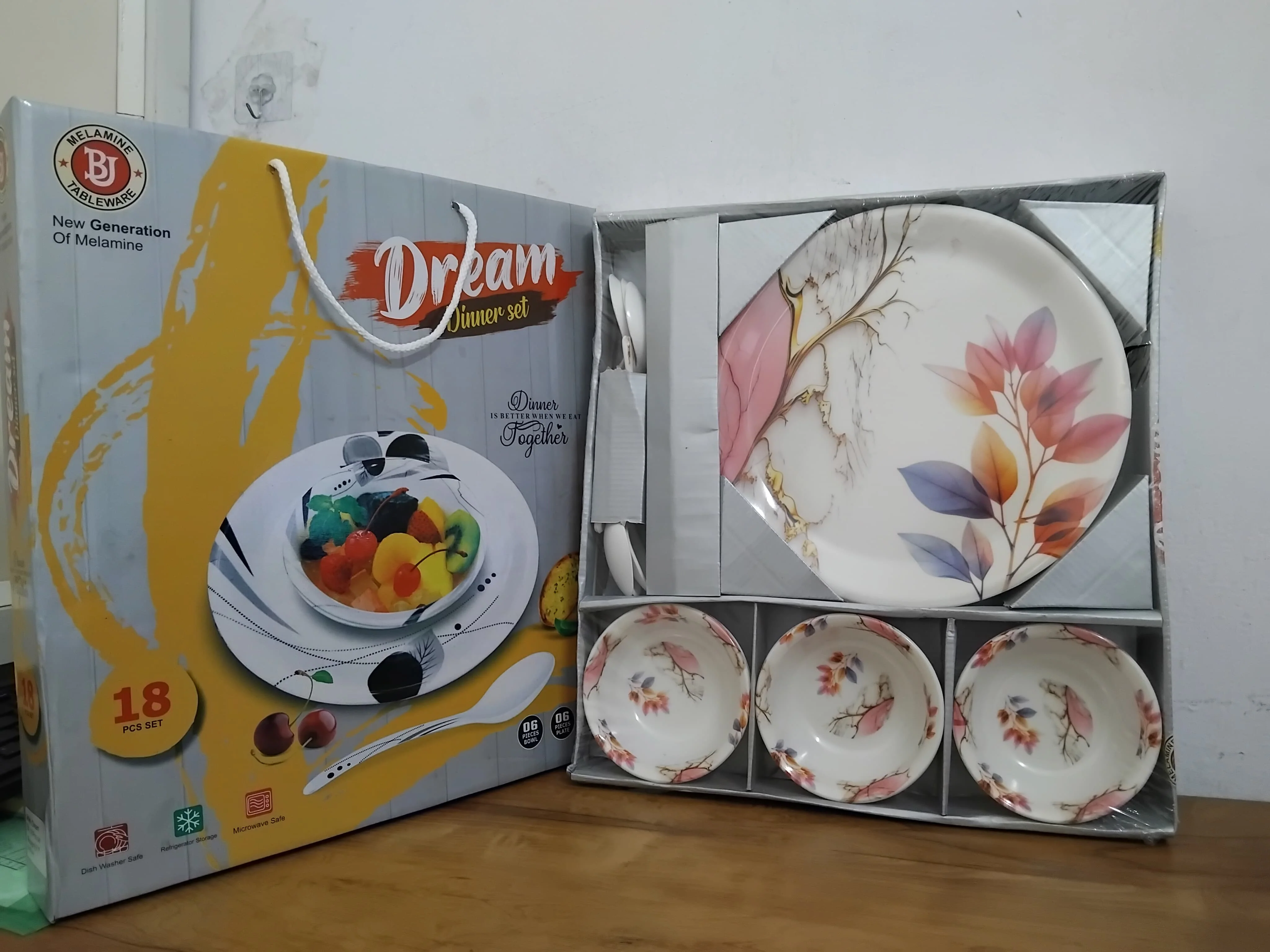 AM3099 Melamine Dream Dinner Set High Quality plastic Dinning Dinner set with Unique Flower Design Printed, 6 pc Plates, 6 pc Bowls and 6 pc Serving Spoon, Lightweight Round Plates and Bowls, Microwave, and Dishwasher Safe Set Of 18 Piece - Image 3