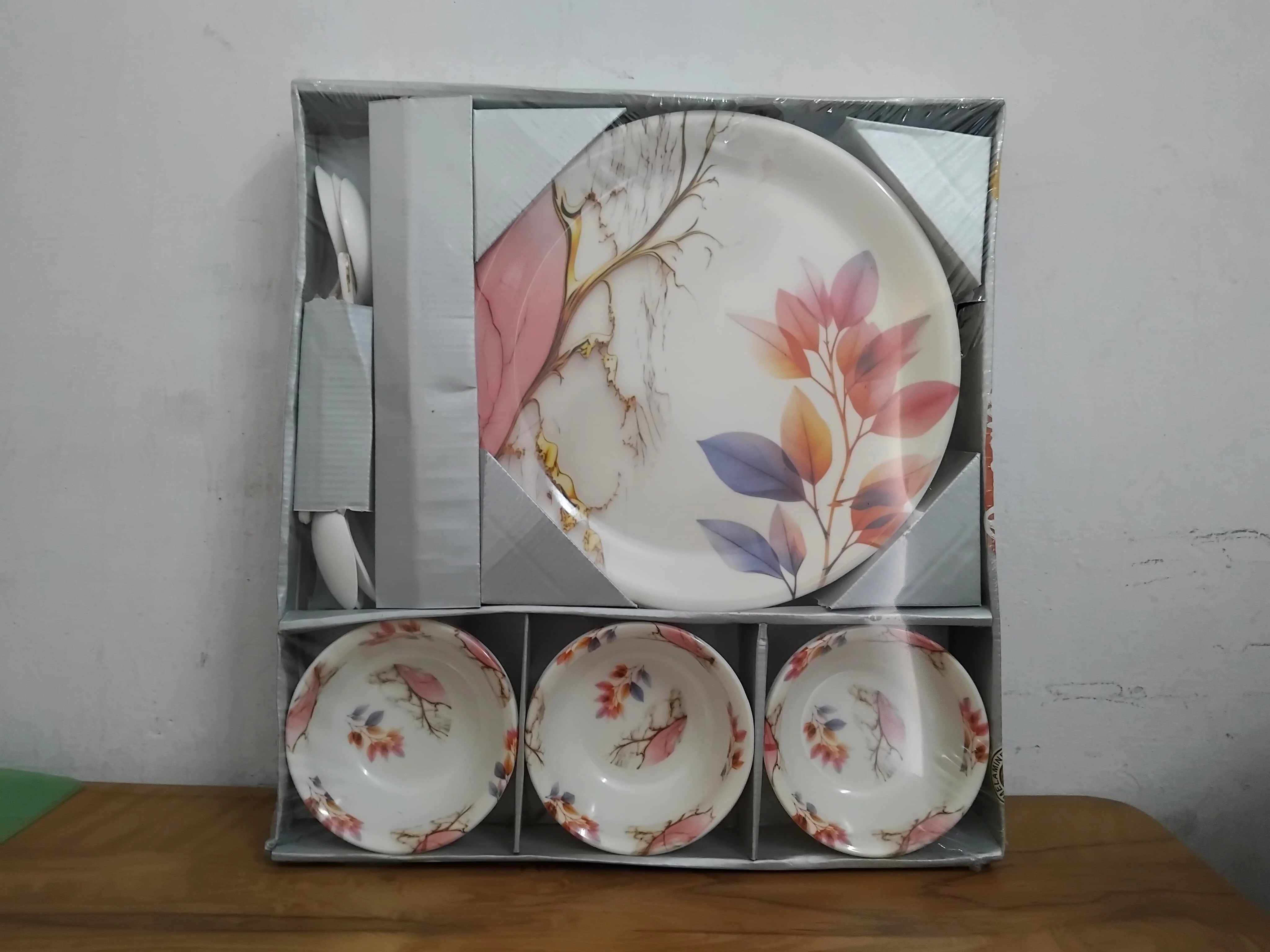 AM3099 Melamine Dream Dinner Set High Quality plastic Dinning Dinner set with Unique Flower Design Printed, 6 pc Plates, 6 pc Bowls and 6 pc Serving Spoon, Lightweight Round Plates and Bowls, Microwave, and Dishwasher Safe Set Of 18 Piece - Image 4