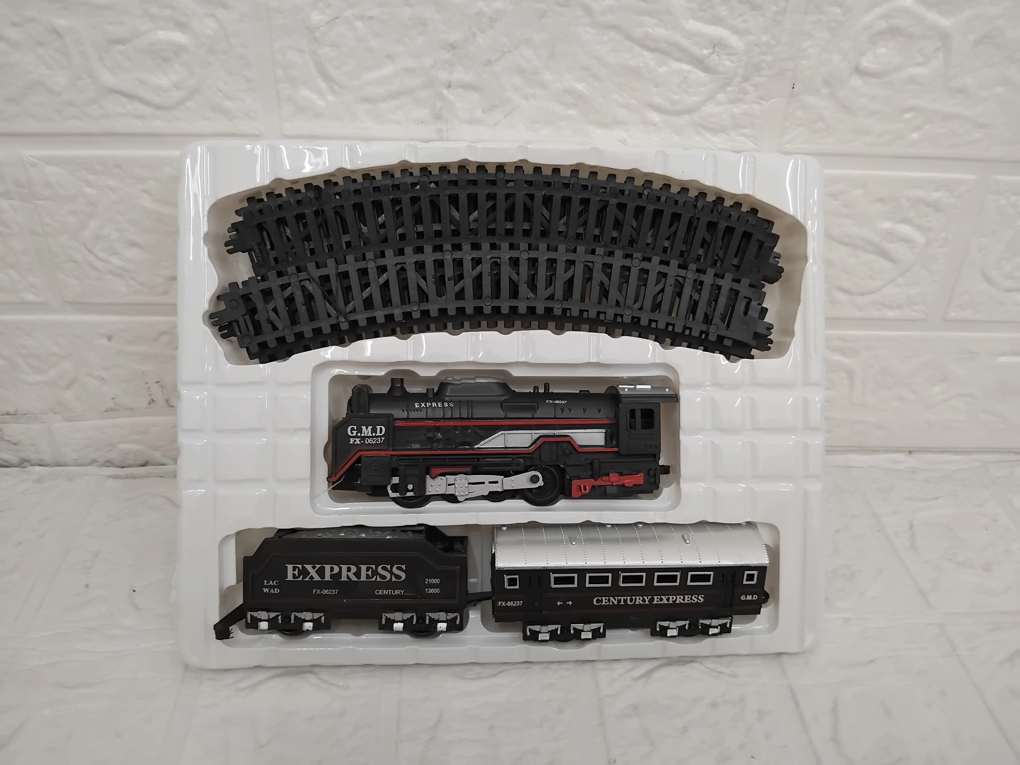 AM3456 Train Play Set 19026B & Battery Operated Train Set 13 Pcs - Image 4