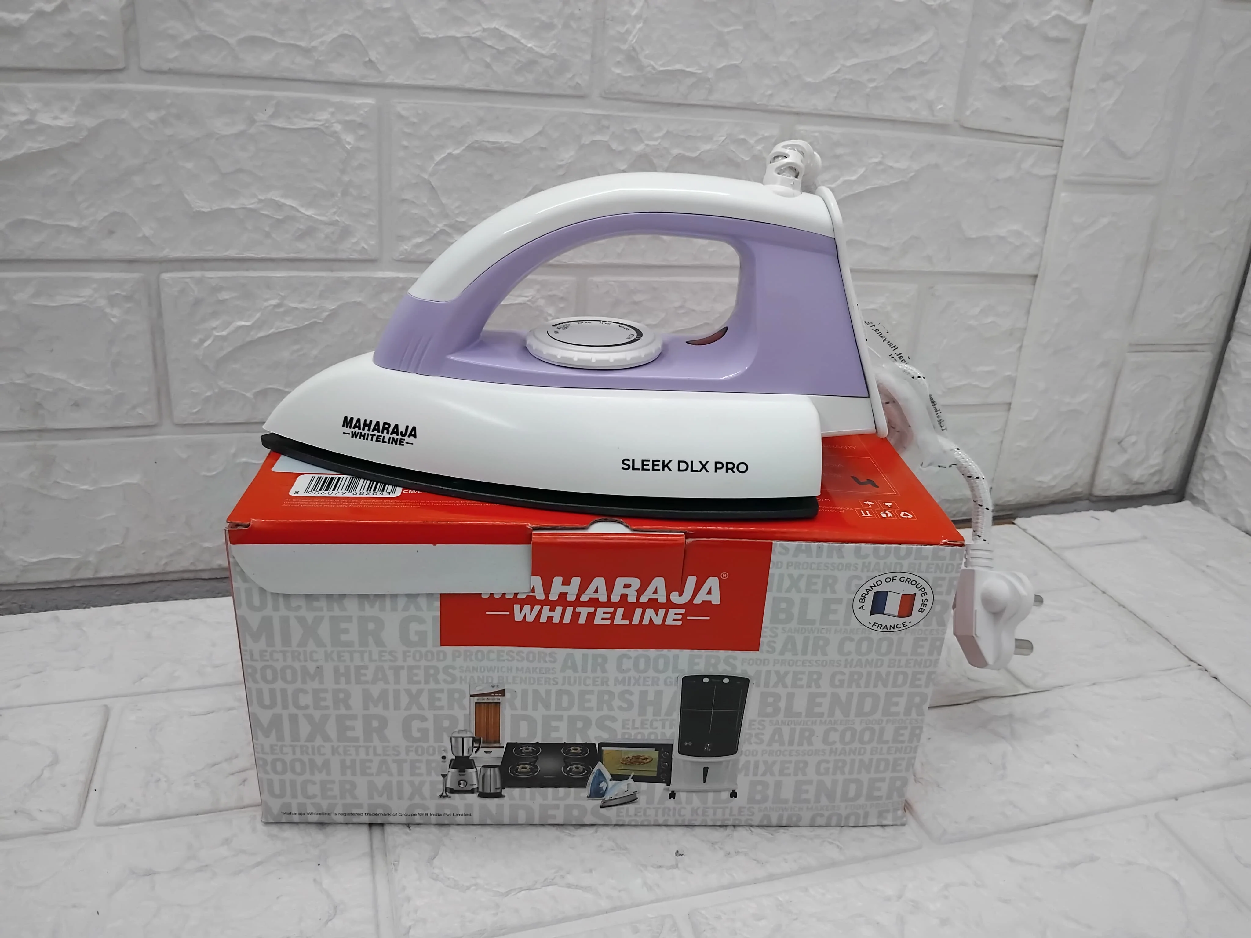 AM3642 Maharaja Whiteline 1000 Watts Sleek Dlx Pro Dry Iron 1 Pcs - Image 7