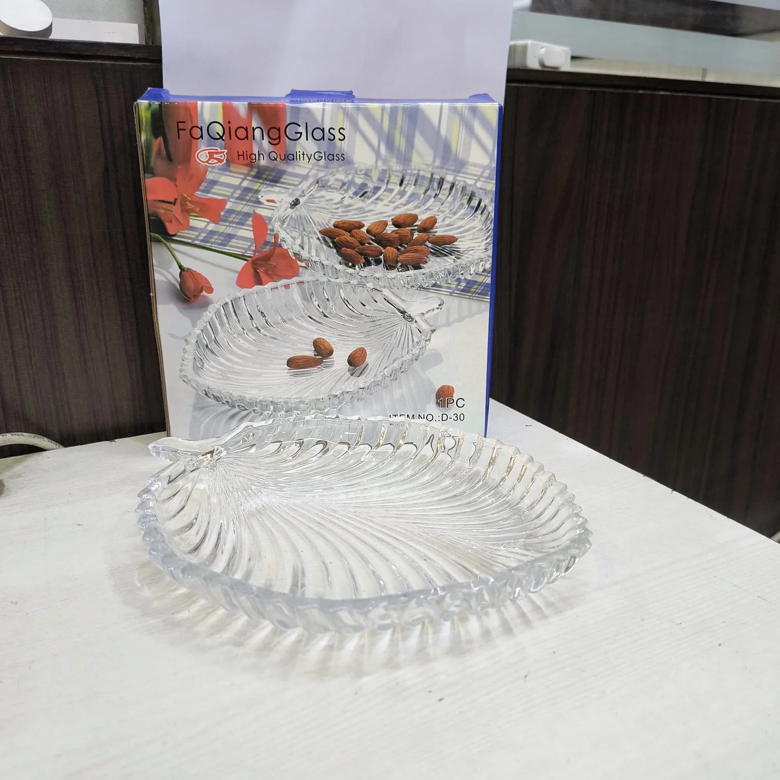 AM5387  Stylish Elegant Leaf Glass Plate for Serving Dry Fruits - Image 6