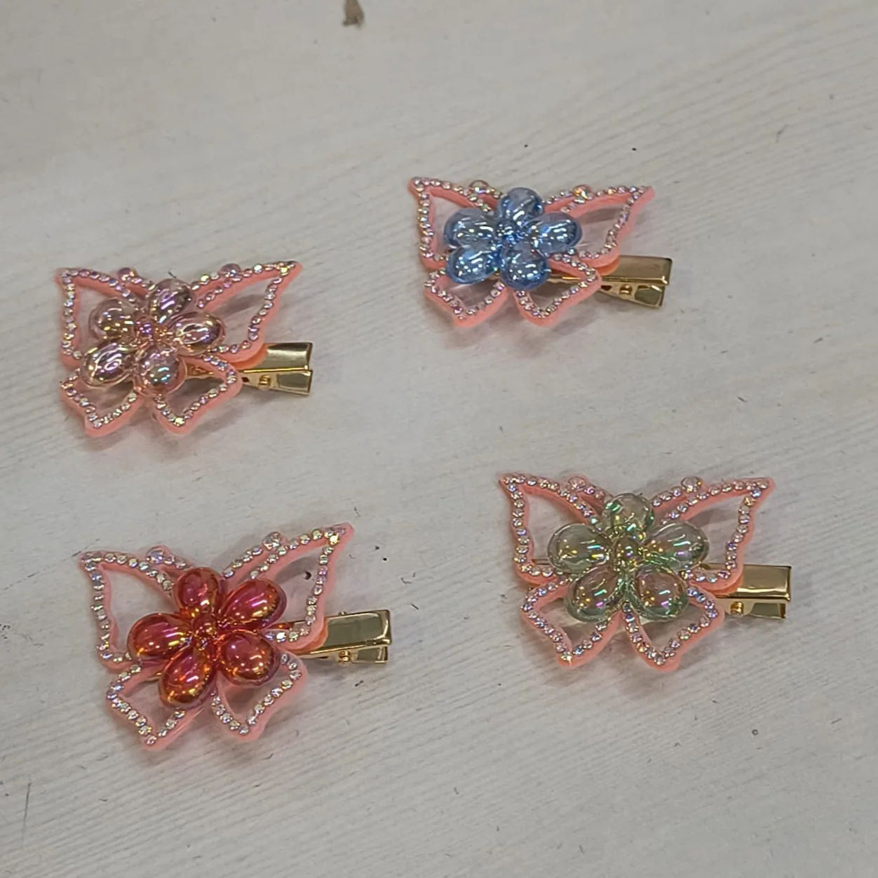 AM5428 Butterfly Hair clips with Flower and Butterfly Design 1pc - Image 6