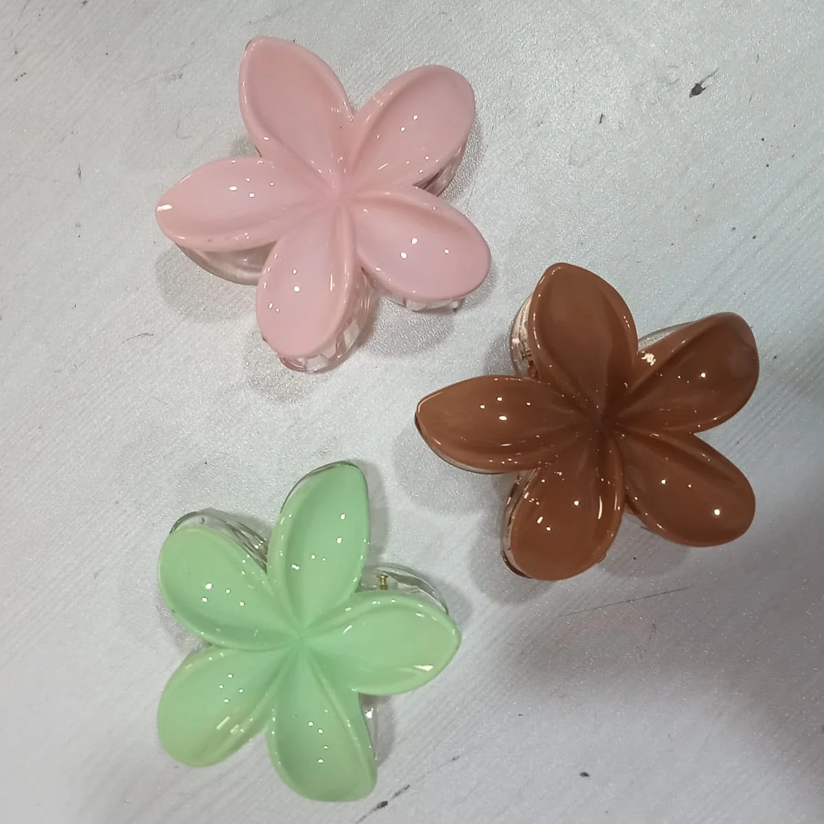 AM5620 Transparent Flower Hair Clips (Multicolour) -for Fine Curly Hair, Non-Slip, Strong Grip - Image 9