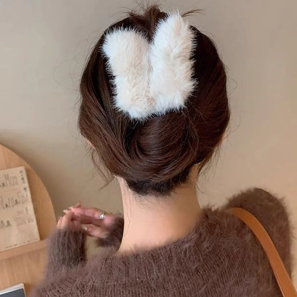 AM5629 Butterfly Elegant Stain Fluffy Hair Holders, Vintage Furry Clutchers for Women Girls (Multicolour, Pack of 1) - Image 2