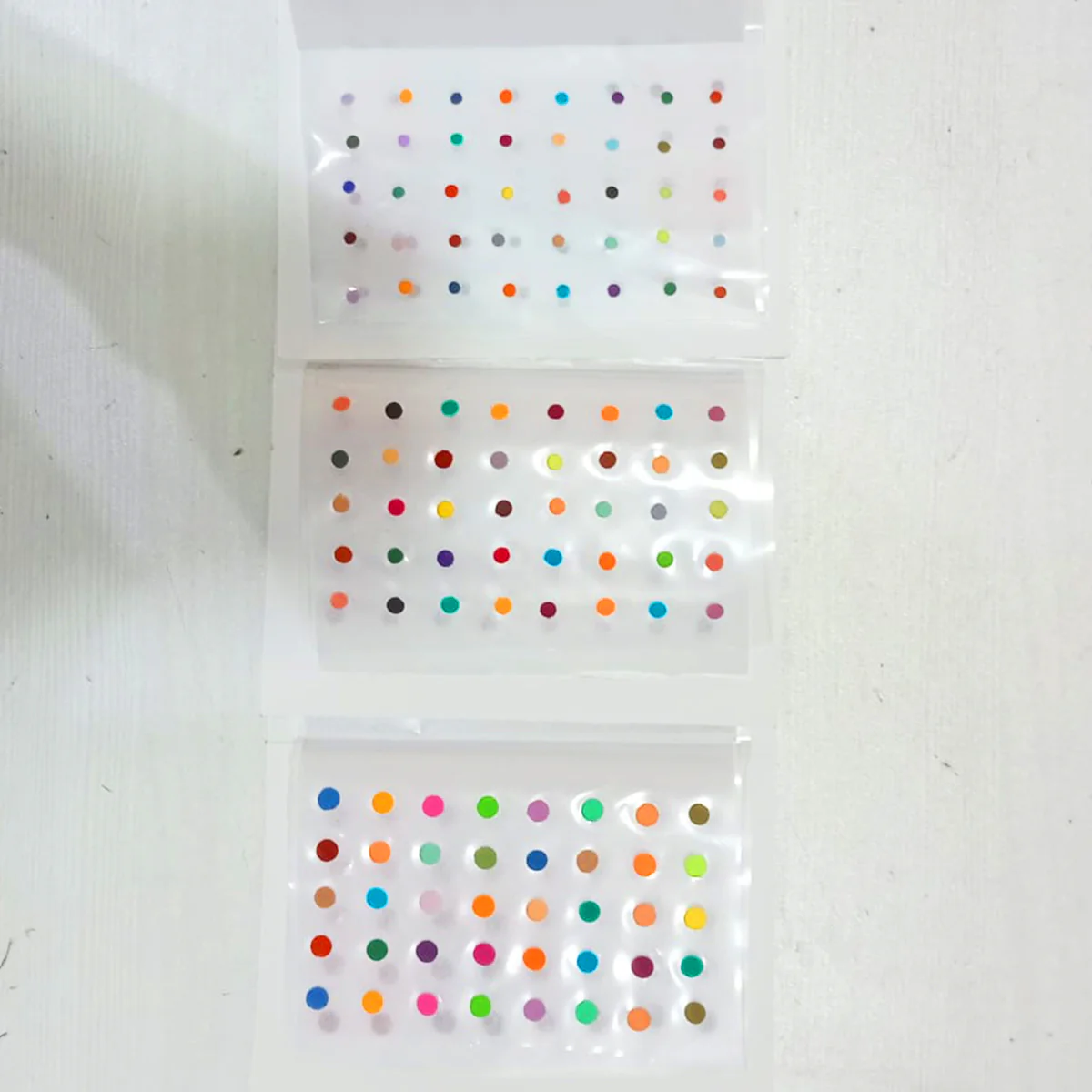 AM5636 Round Multicolor & Multi-Size Regular Bindi for Forhead - Set of 1 - Image 10