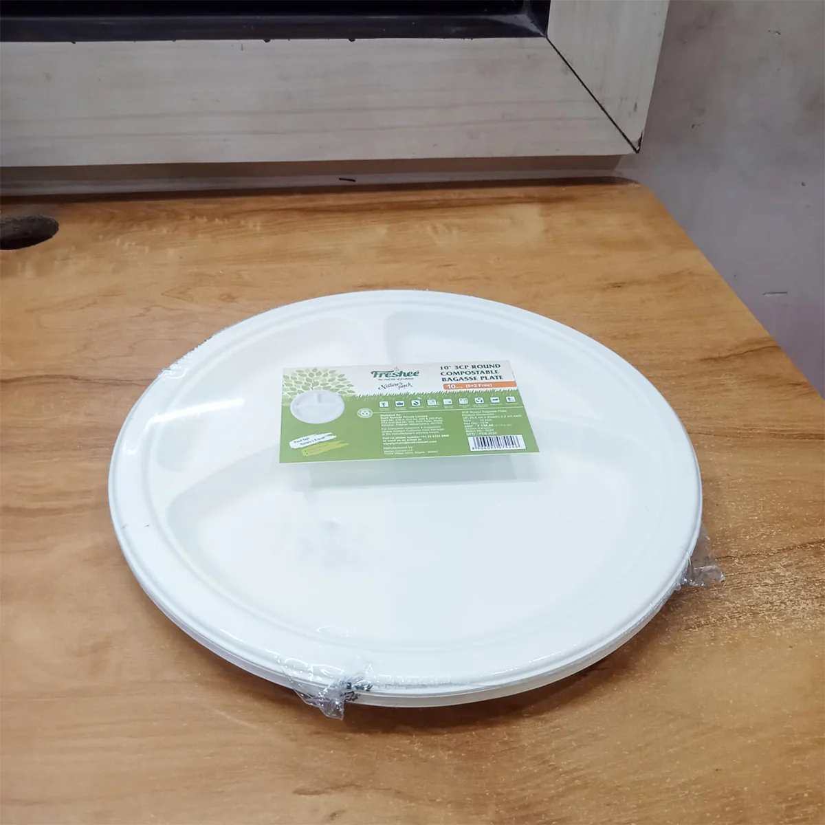 AM5735 Freshee Compostable 3 Compartment 10 inch Round Plates (Pack of 10) - Image 5