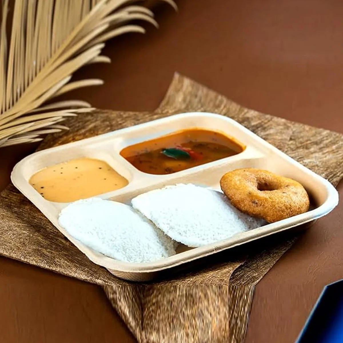 AM5736 Freshee Compostable 3 Compartment Square Meal Bagasse Plate (Set of 10pc) - Image 2