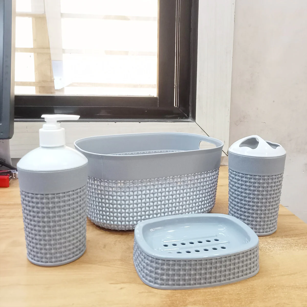 AM5748 JOYO Filo Bath Set - Oval Basket, Liquid Dispenser, Toothbrush Holder, Soap Dish, Brown, 4 pcs - Image 3