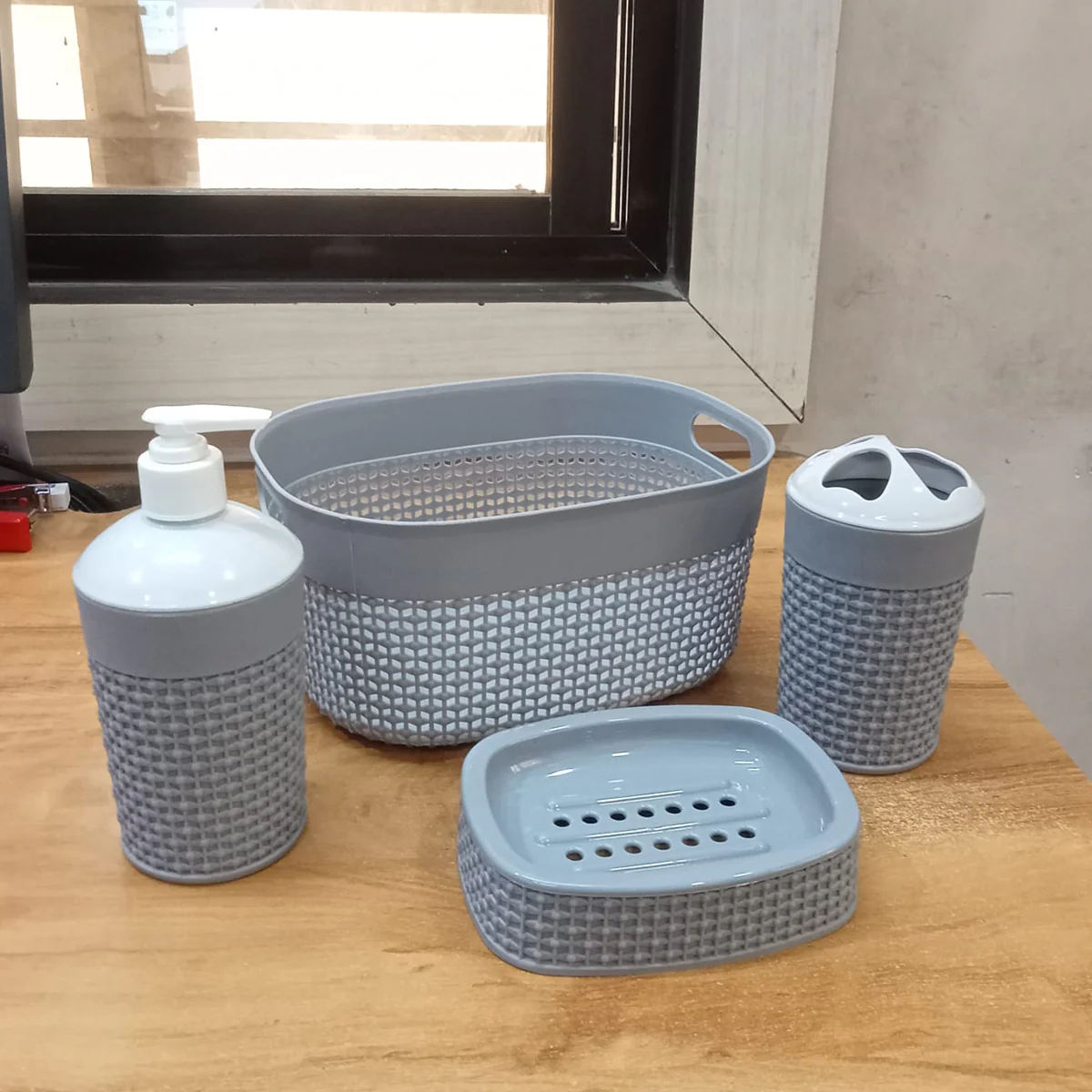AM5748 JOYO Filo Bath Set - Oval Basket, Liquid Dispenser, Toothbrush Holder, Soap Dish, Brown, 4 pcs - Image 4
