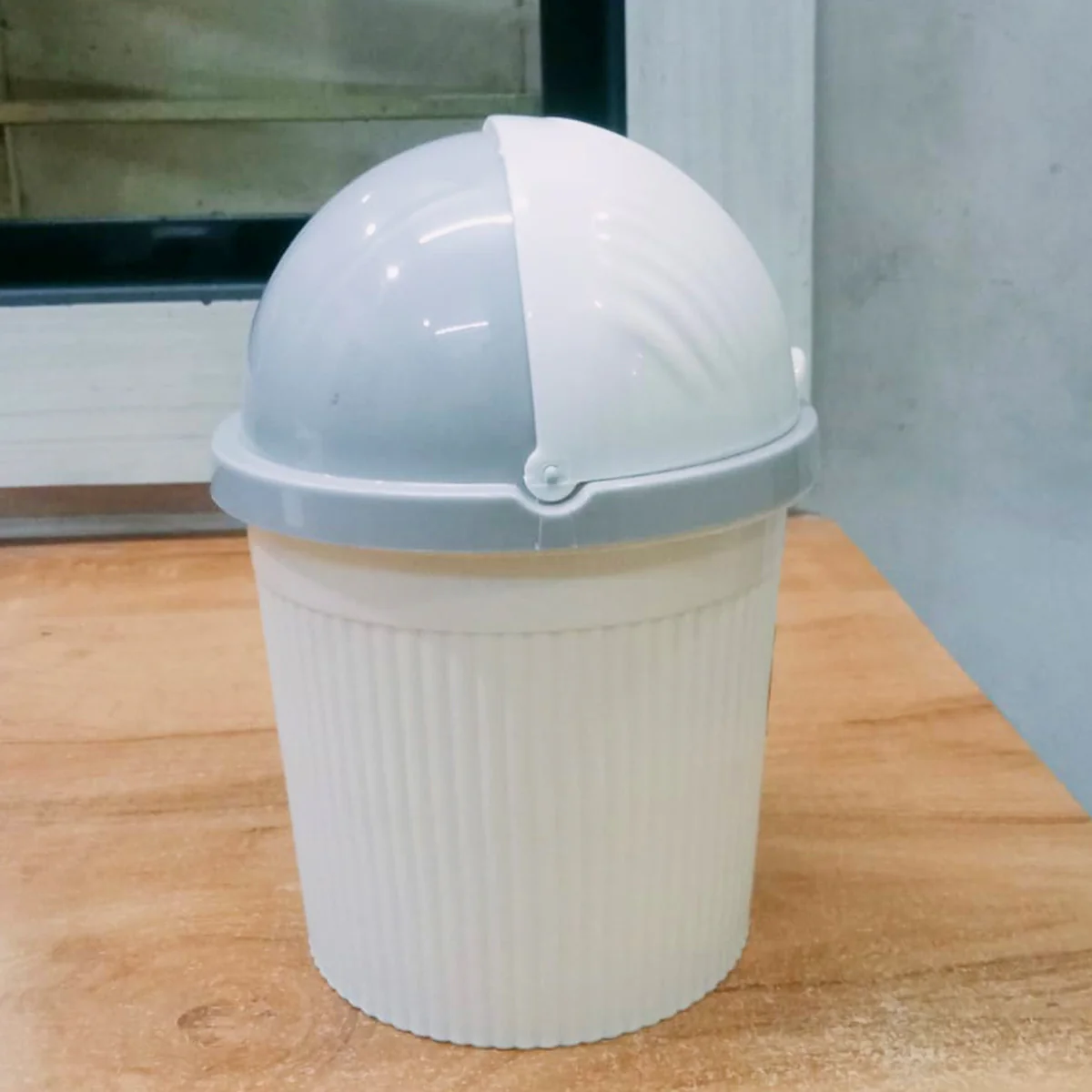 AM5790 Royal Table Top Multi-Purpose Mini Dustbin - Image 7