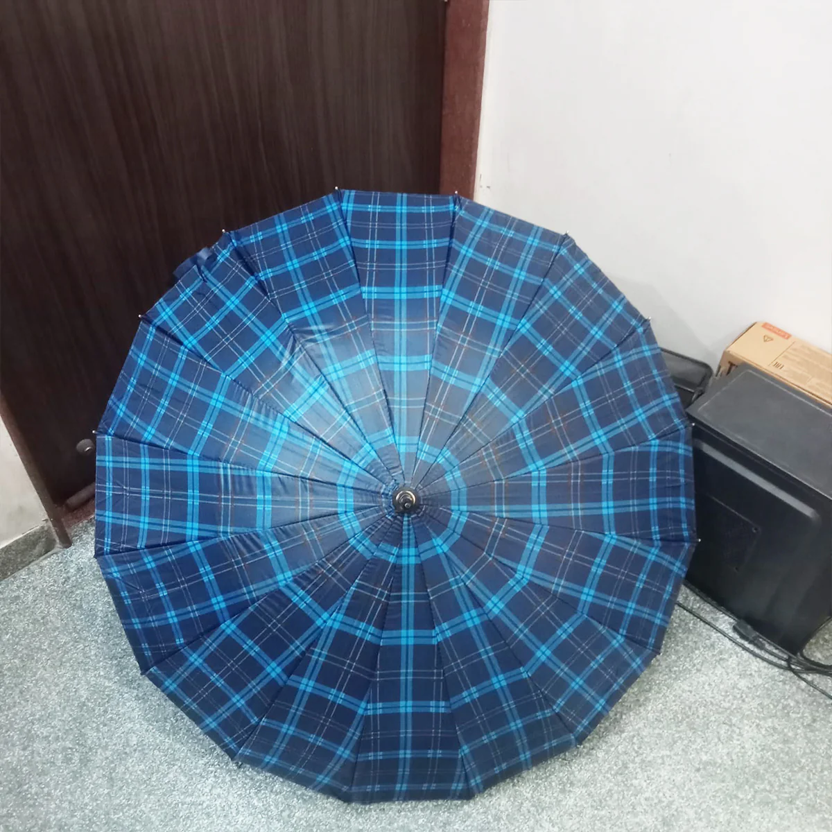 AM5791 Single Fold Manual Open Waterproof Checks Umbrella (Multicolour) - Image 5