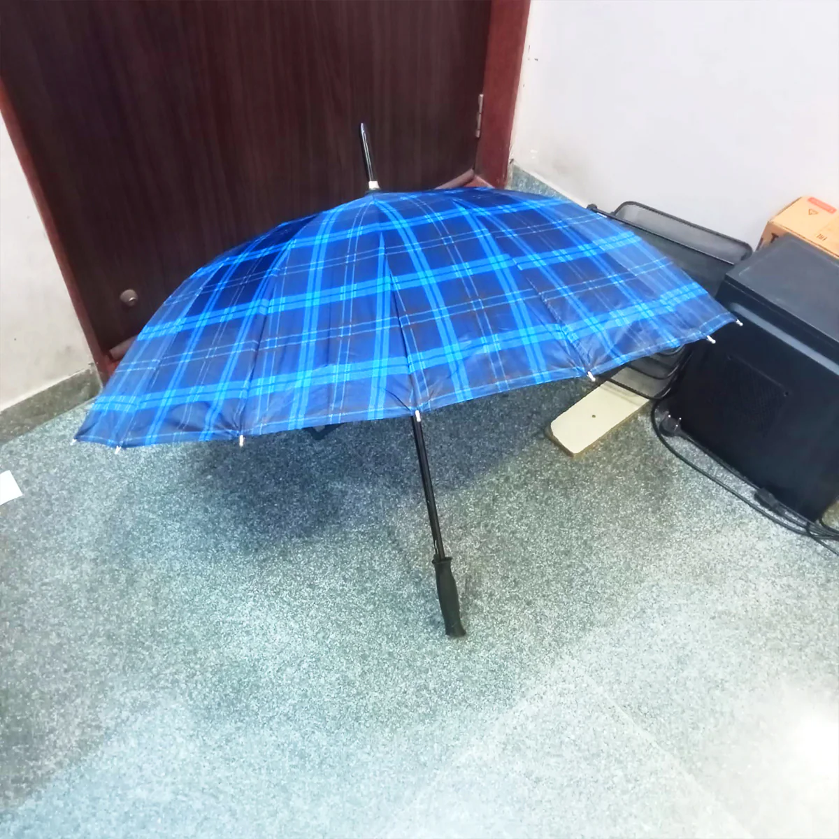 AM5791 Single Fold Manual Open Waterproof Checks Umbrella (Multicolour) - Image 7