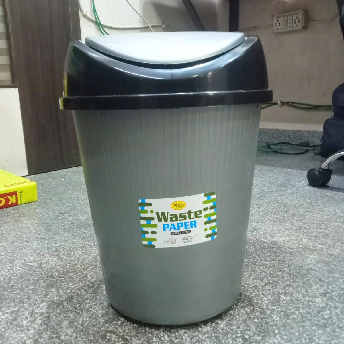 AM5856 Royal Plastic Garbage Waste Swing Dustbin (Pack of 1) - Image 3