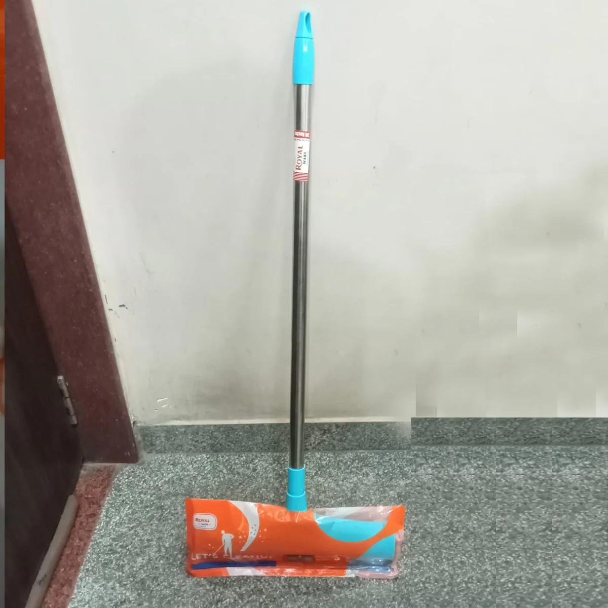 AM5860 Royal Wiper No.12 for Floor Cleaning Light Weight with Handle Rod - Image 6