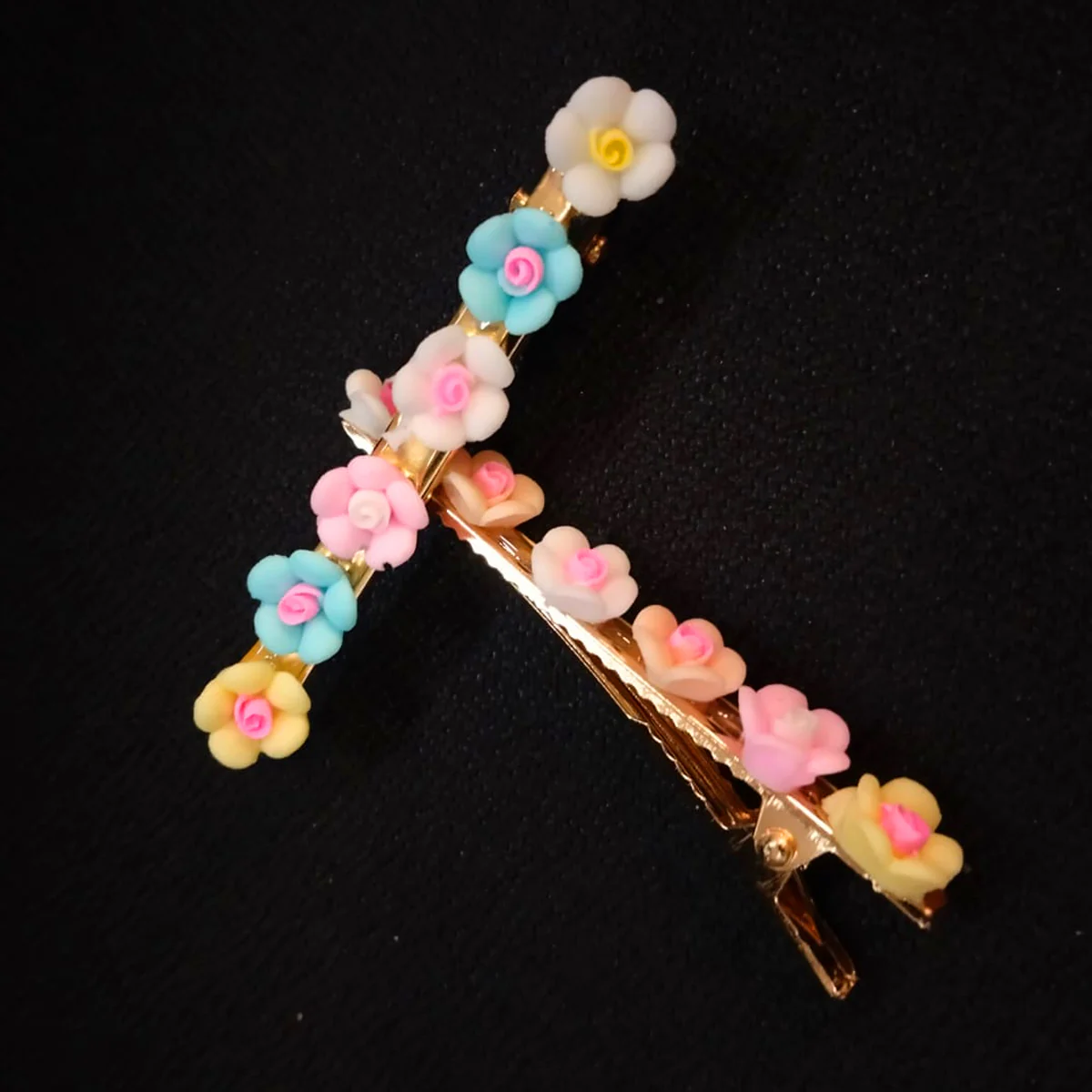 AM5879 Colorful Flower Hair Clip for Girls – Pack of 1 Pair - Image 2