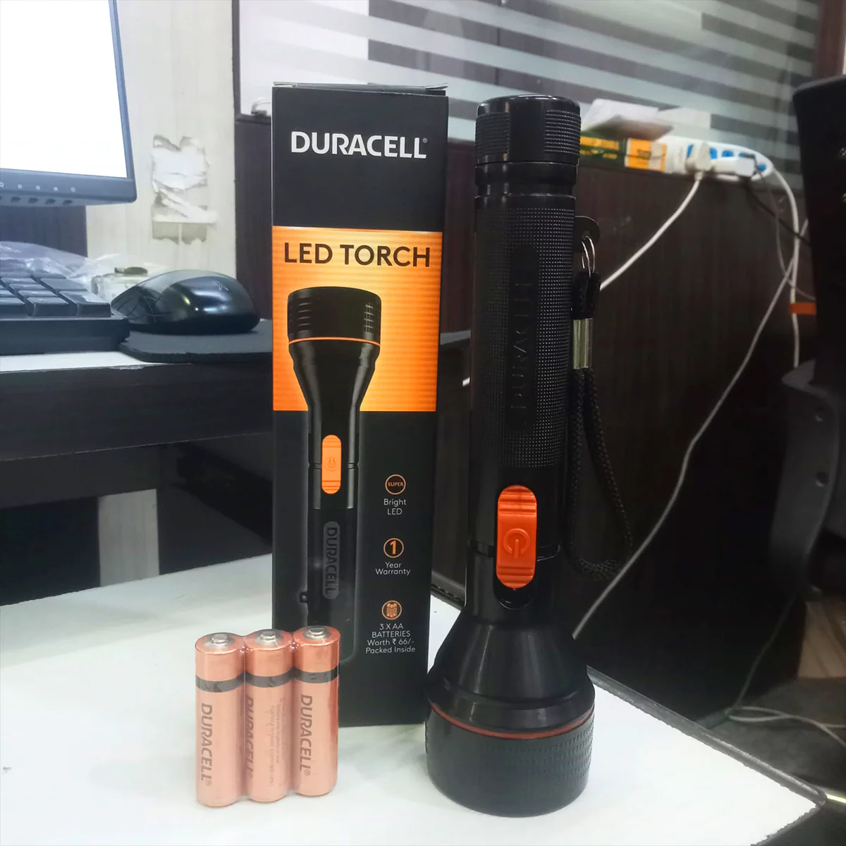 AM5889 Duracell LED Torch Light with 3AA Batteries Free - Image 8