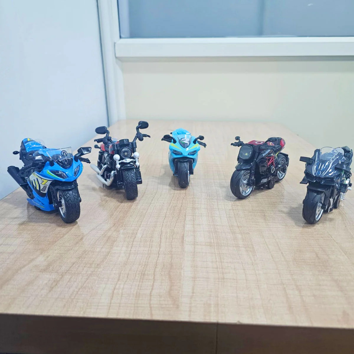 AM5961 Premium Die-Cast Metal Sport Bike Toy – Realistic Scaled Model for Play & Display - Image 8