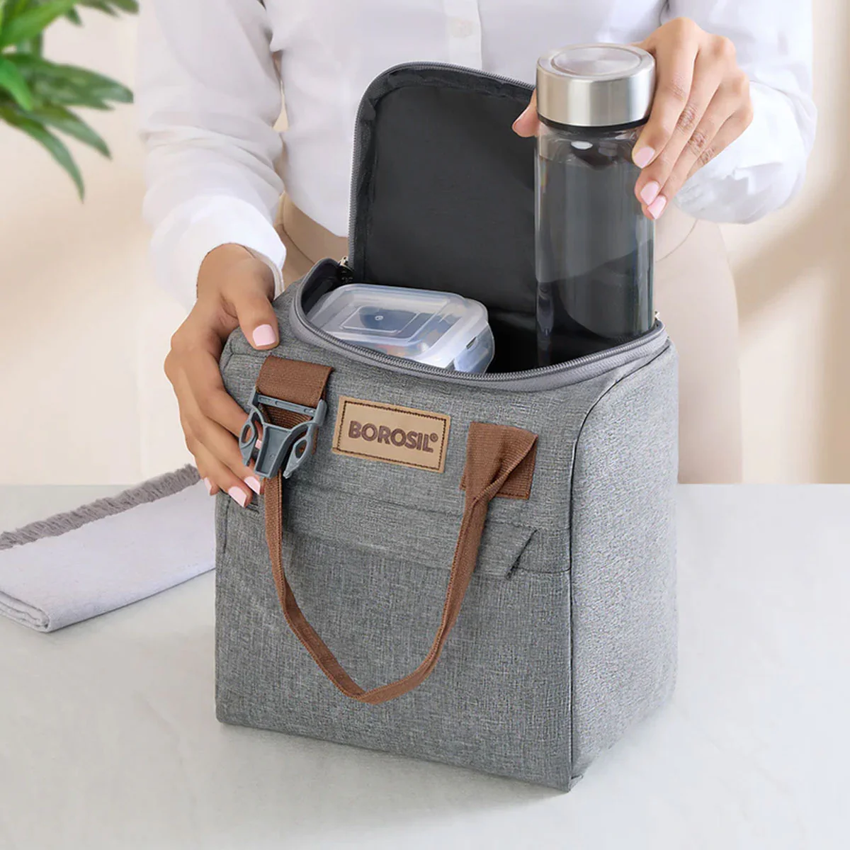 AM6174 Borosil Gourmet Square Glass Lunch Box Set - Image 4