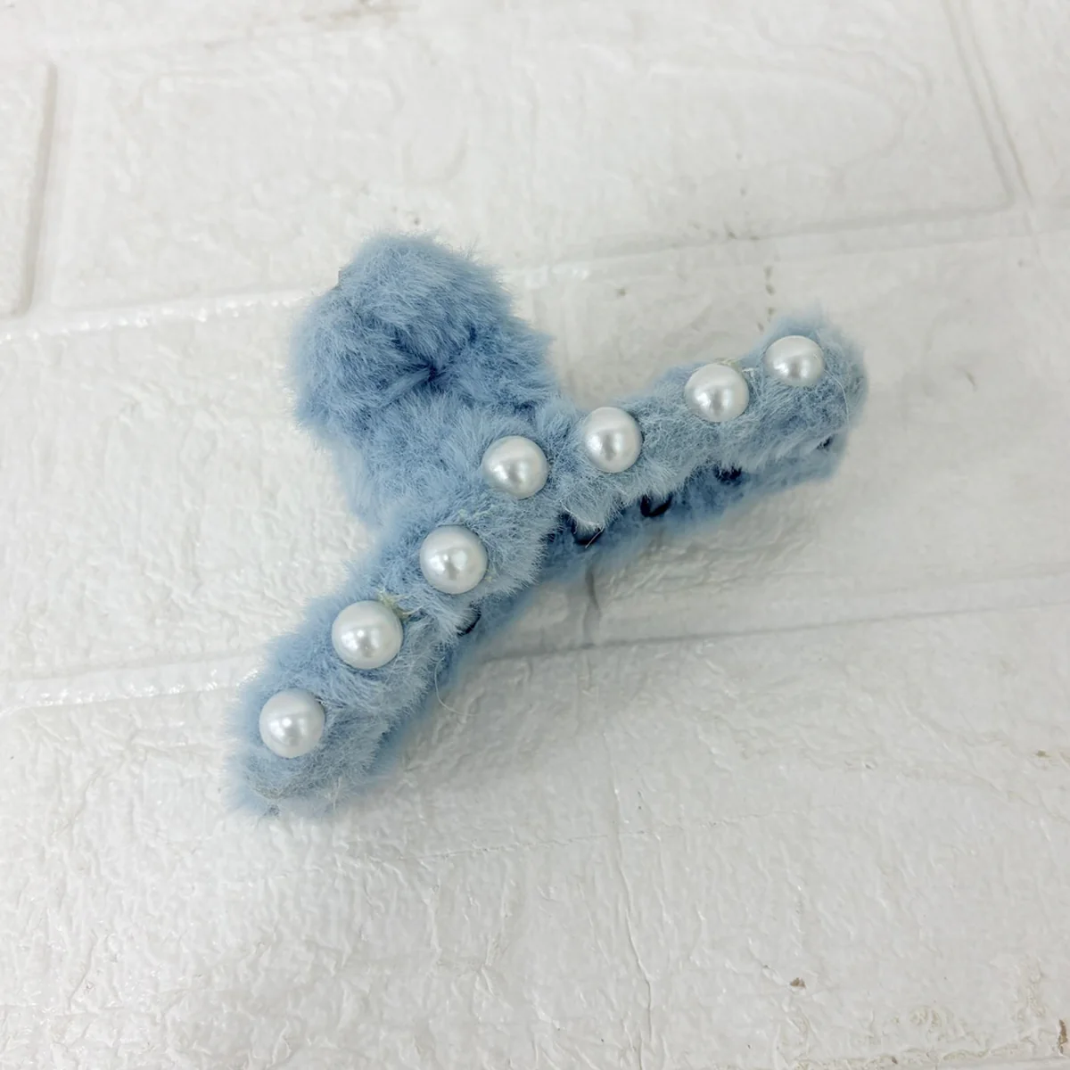 AM6377 Fuzzy Mix Colour hair claw clip with pearl accents - 1pc - Image 7
