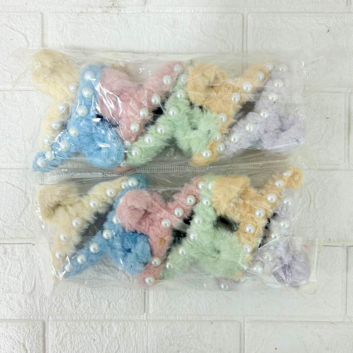 AM6377 Fuzzy Mix Colour hair claw clip with pearl accents - 1pc - Image 8