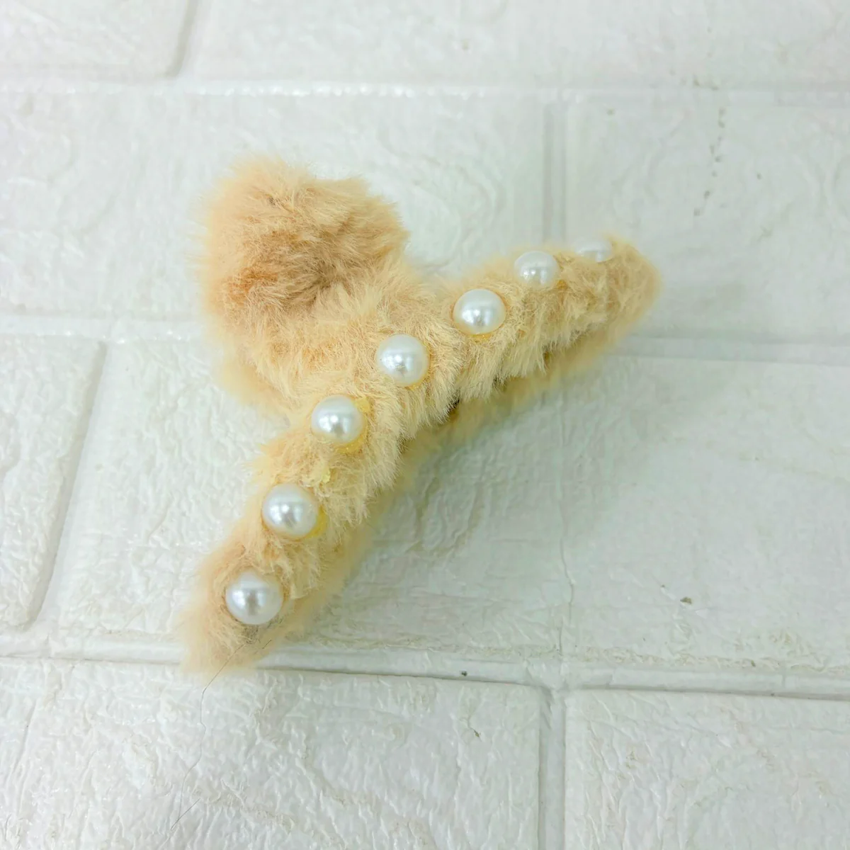 AM6377 Fuzzy Mix Colour hair claw clip with pearl accents - 1pc - Image 9