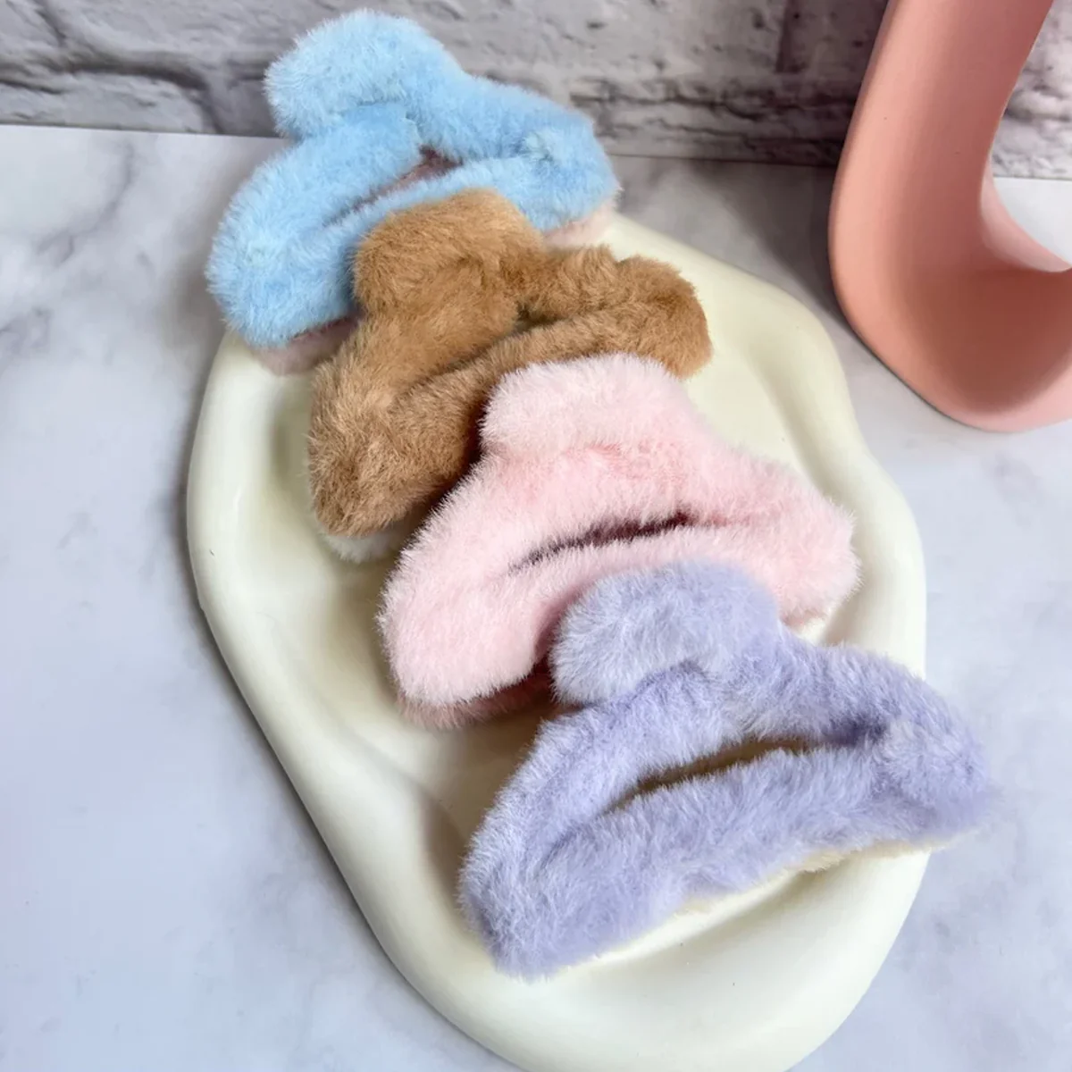 AM6382 Mix Cloud Shape Fur Hair Claw - 1pc (Multicolour) - Image 2