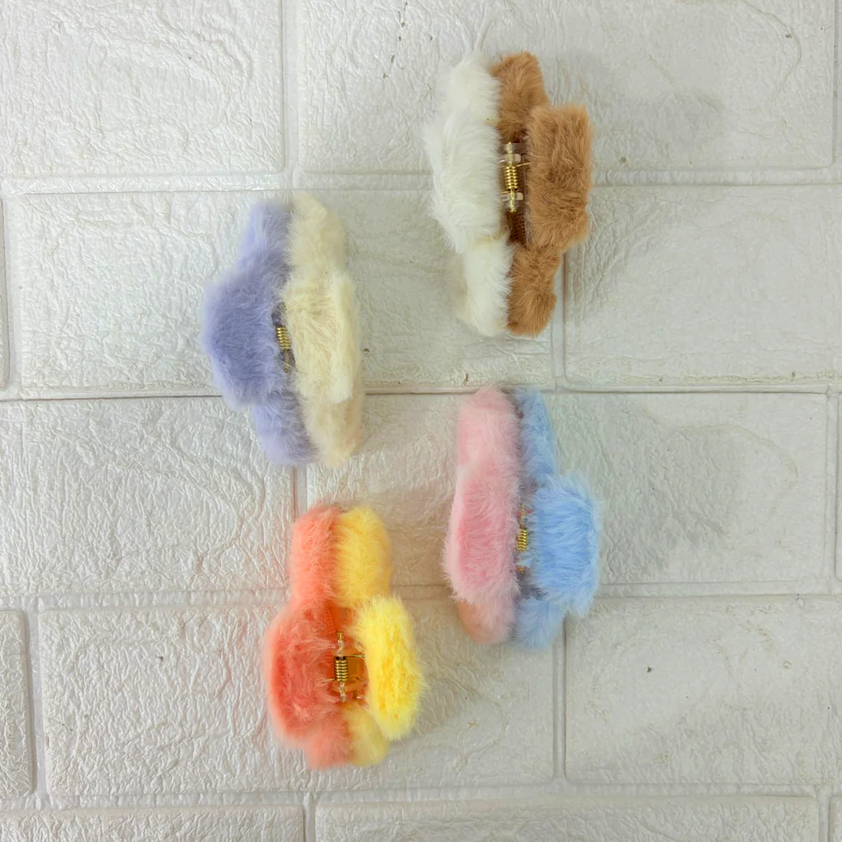 AM6382 Mix Cloud Shape Fur Hair Claw - 1pc (Multicolour) - Image 6