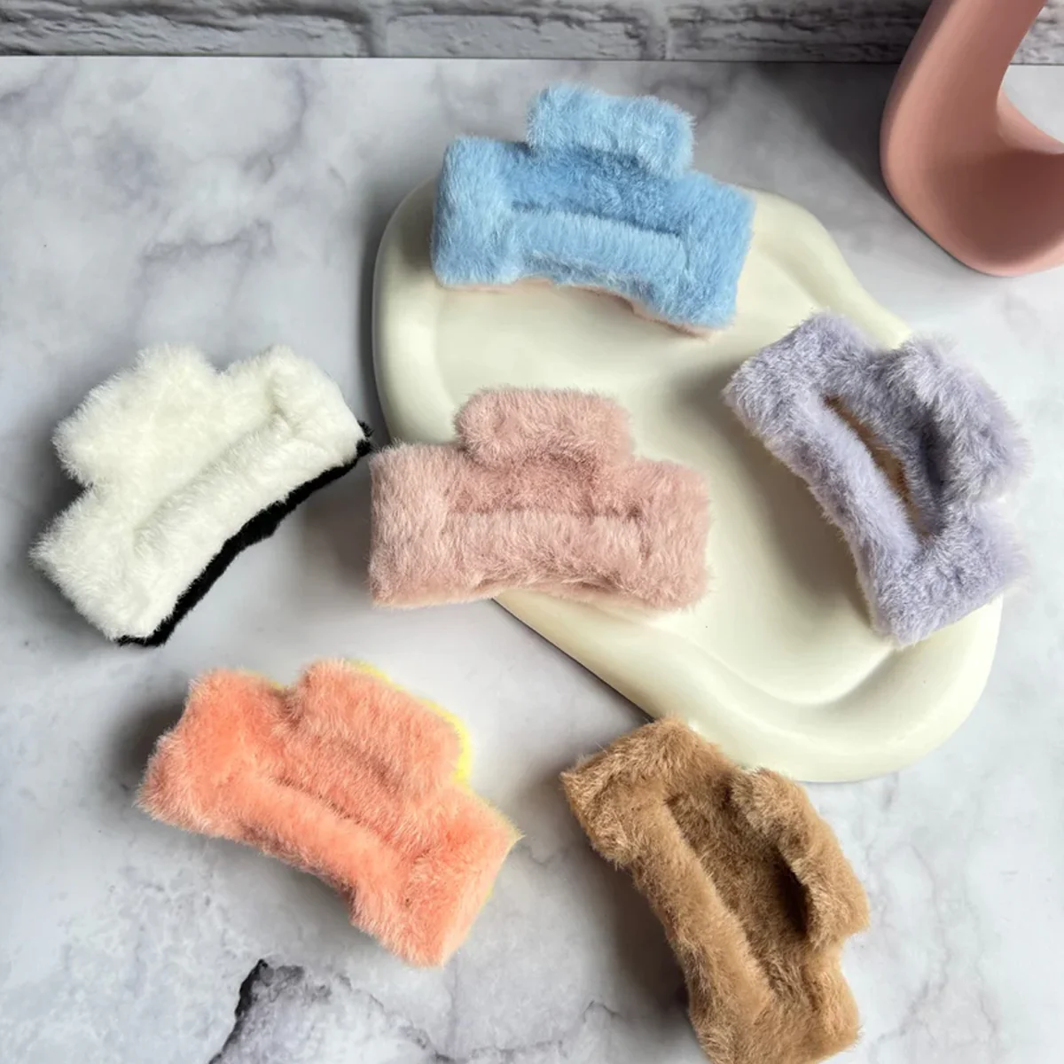AM6383 Dual Shade Square Shape Fur Hair Claw - 1pc (Multicolour) - Image 4