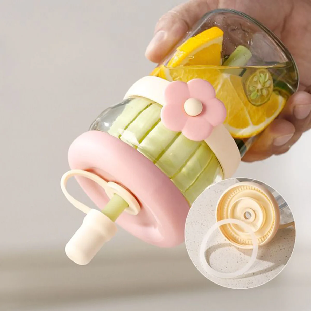 AM7108 Flower Glass Sipper Bottle - 500ml, Built-in Juicer & Straw - Image 3
