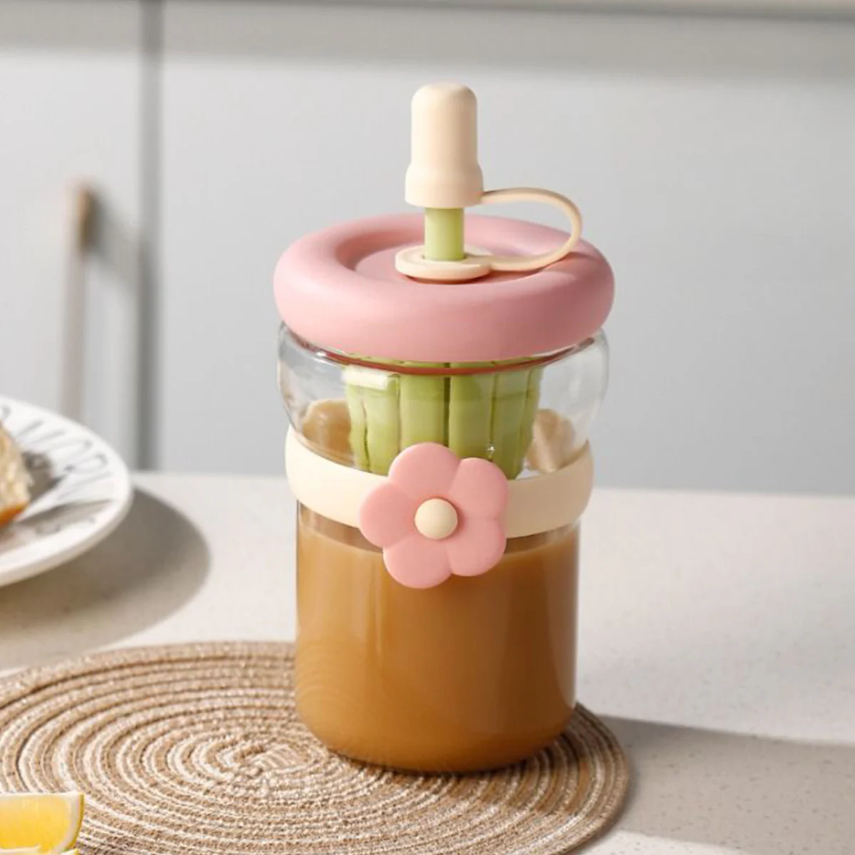 AM7108 Flower Glass Sipper Bottle - 500ml, Built-in Juicer & Straw - Image 5